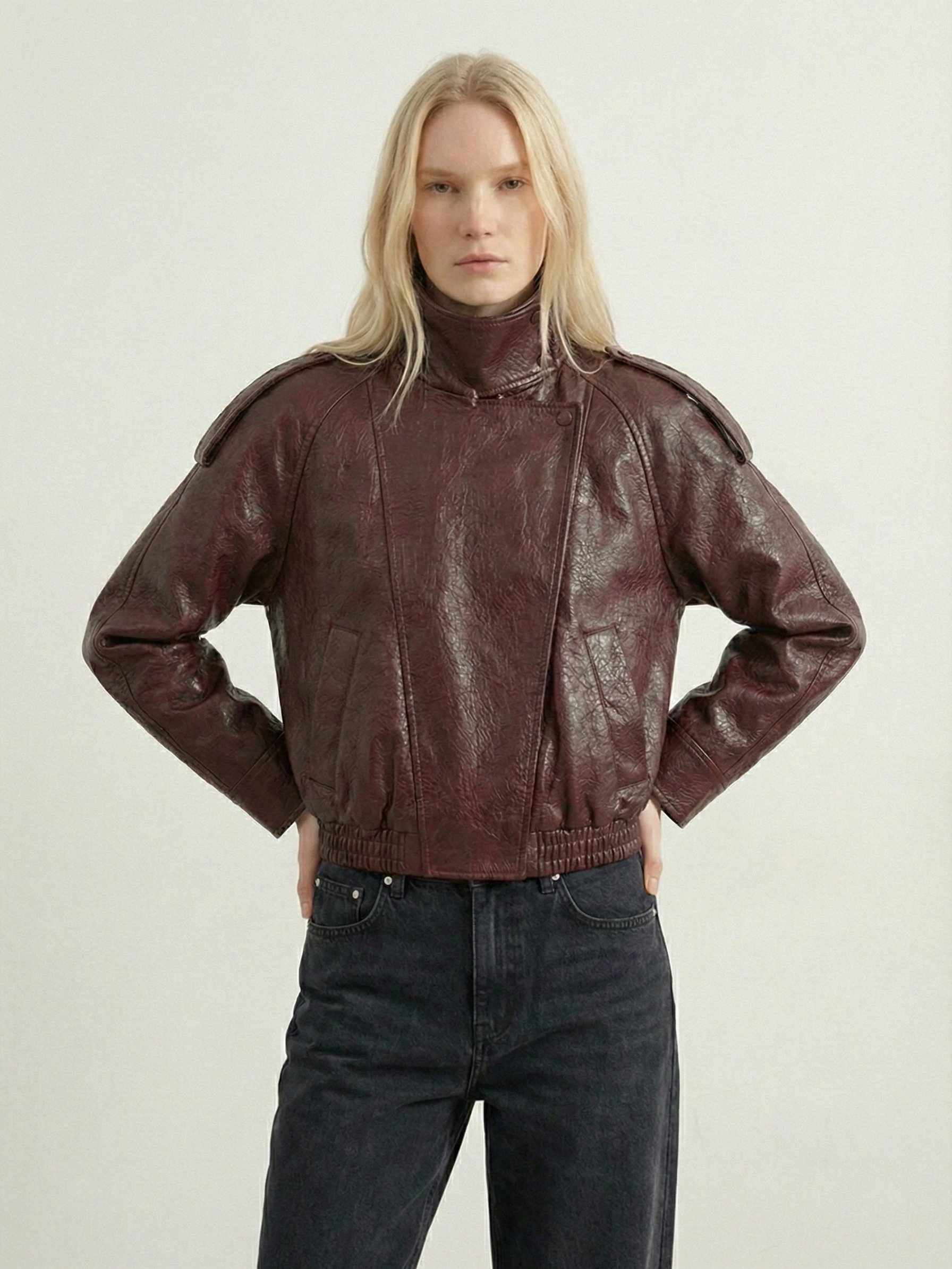 Felicia | Veste oversize à col montant en similicuir Noir | FormaLuxe