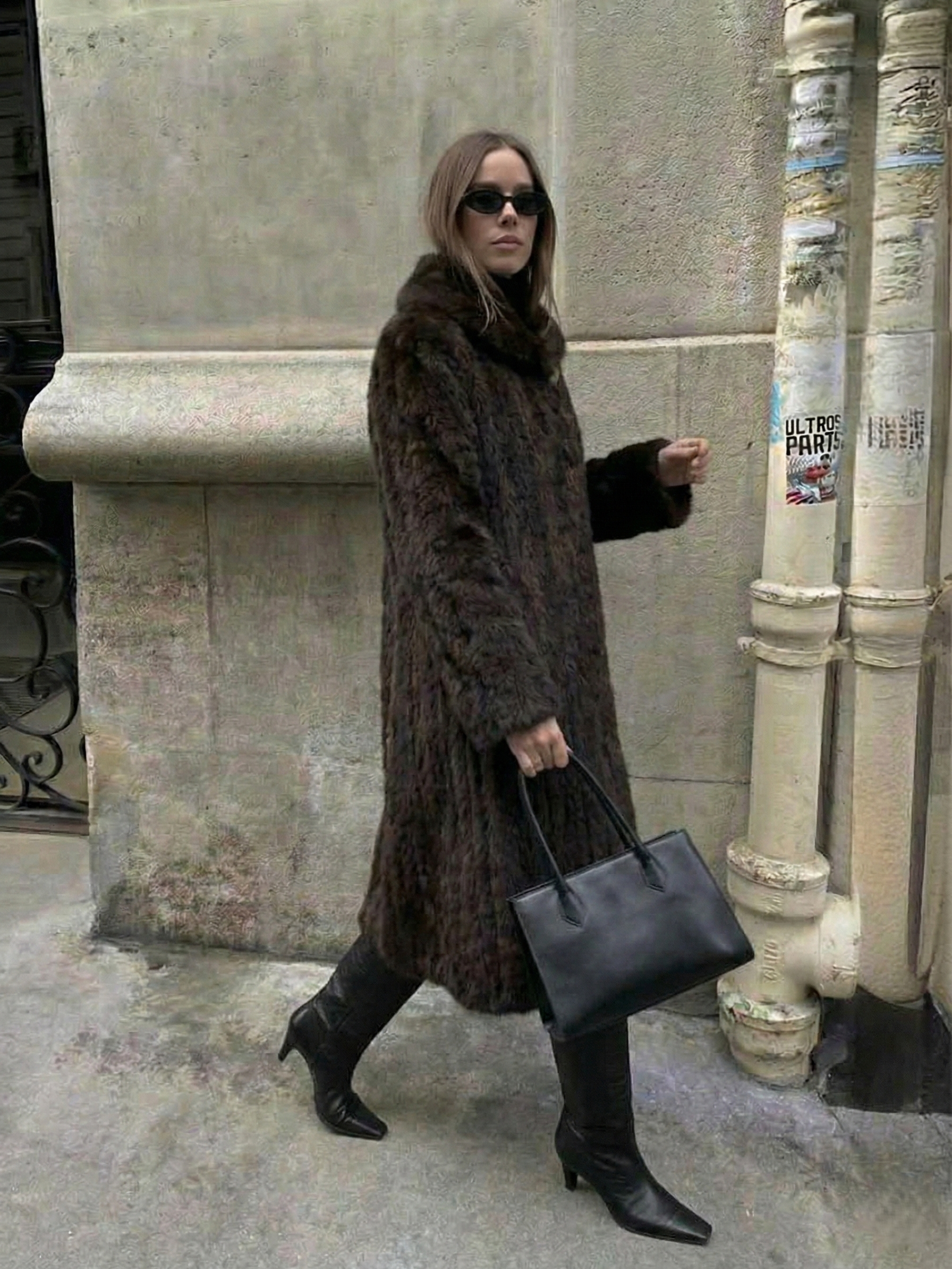Scarlet | Manteau maxi en fausse fourrure Brun foncé | FormaLuxe