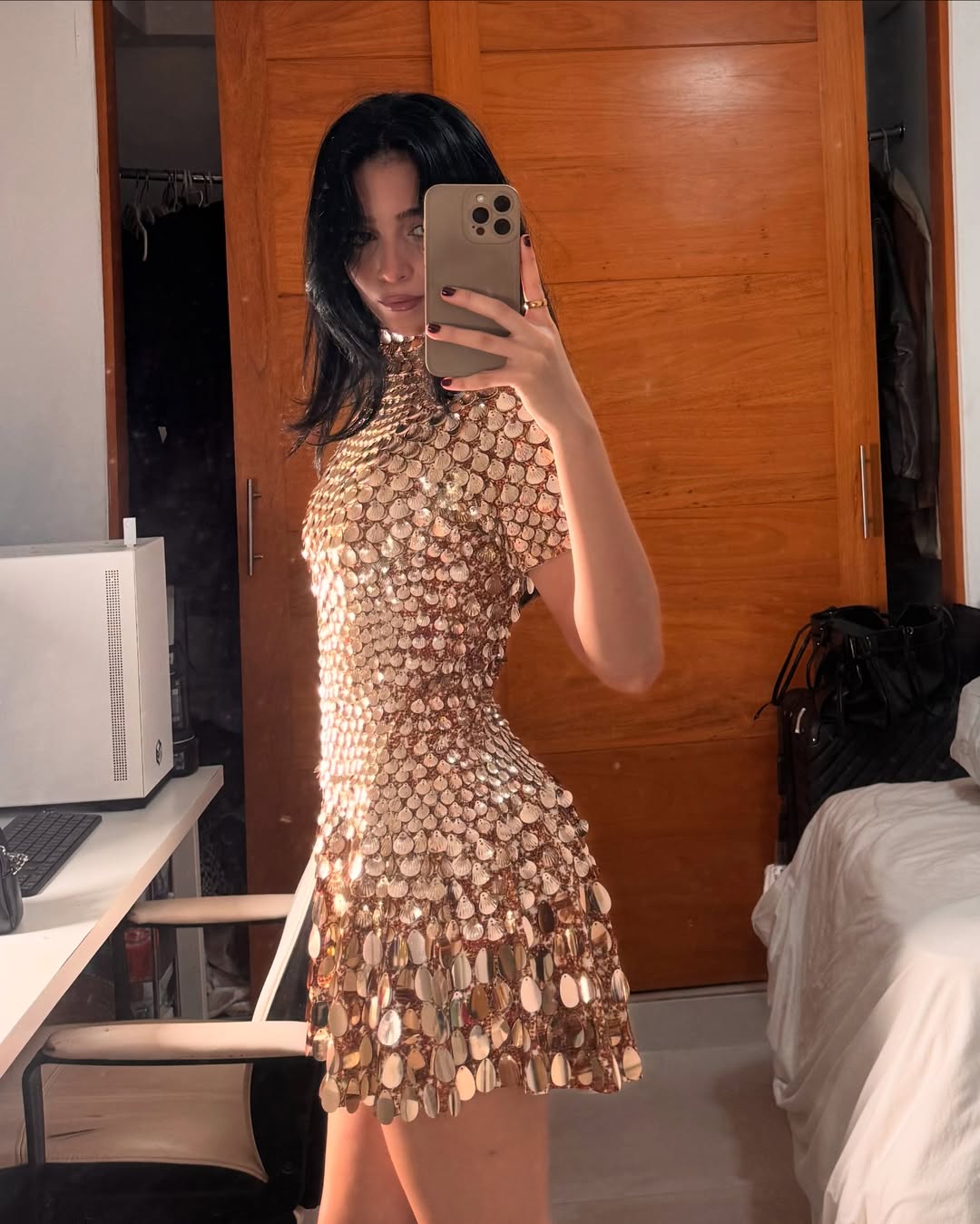 Monica | Minikleid mit hohem Kragen Gold | FormaLuxe