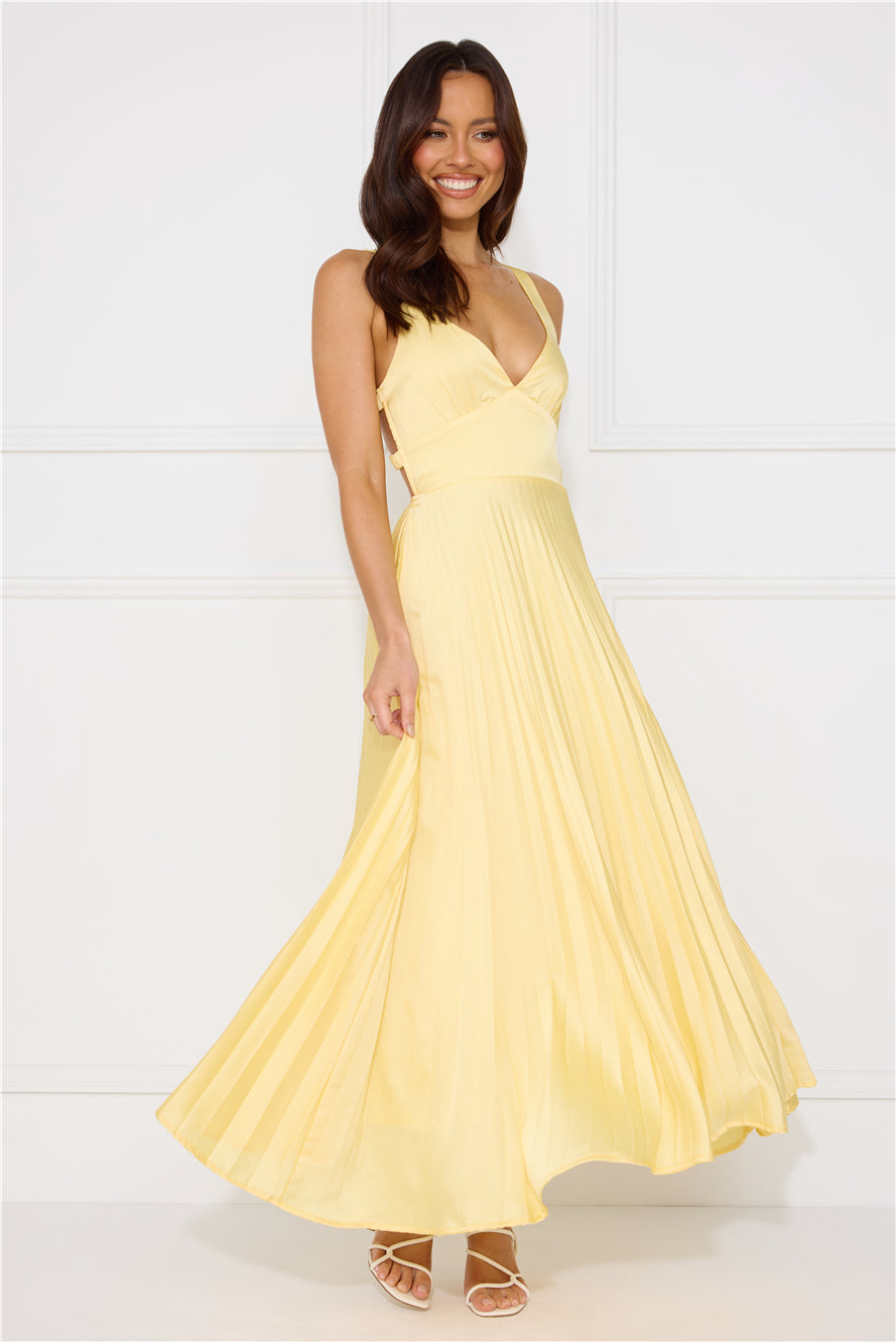 Lucy | Maxikleid mit Plissee und V-Ausschnitt Yellow | FormaLuxe