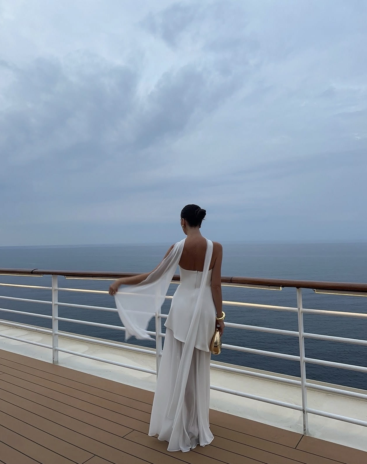 Valerie | Asymmetrisches Maxikleid White | FormaLuxe