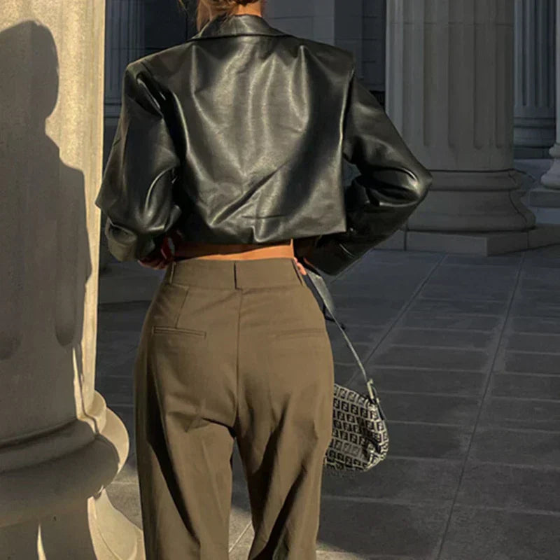 Élise | Elegante Jacke aus Kunstleder Schwarz | FormaLuxe