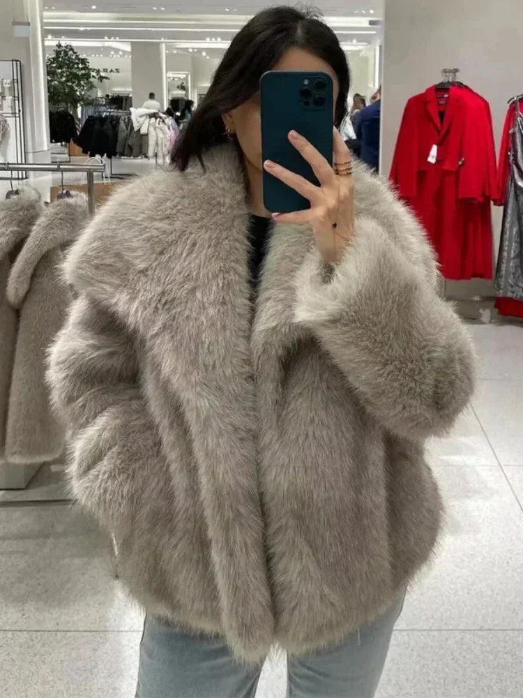 Anouk - Luxe Fluffy Jas Beige – Cosy Fall Vibes | FormaLuxe