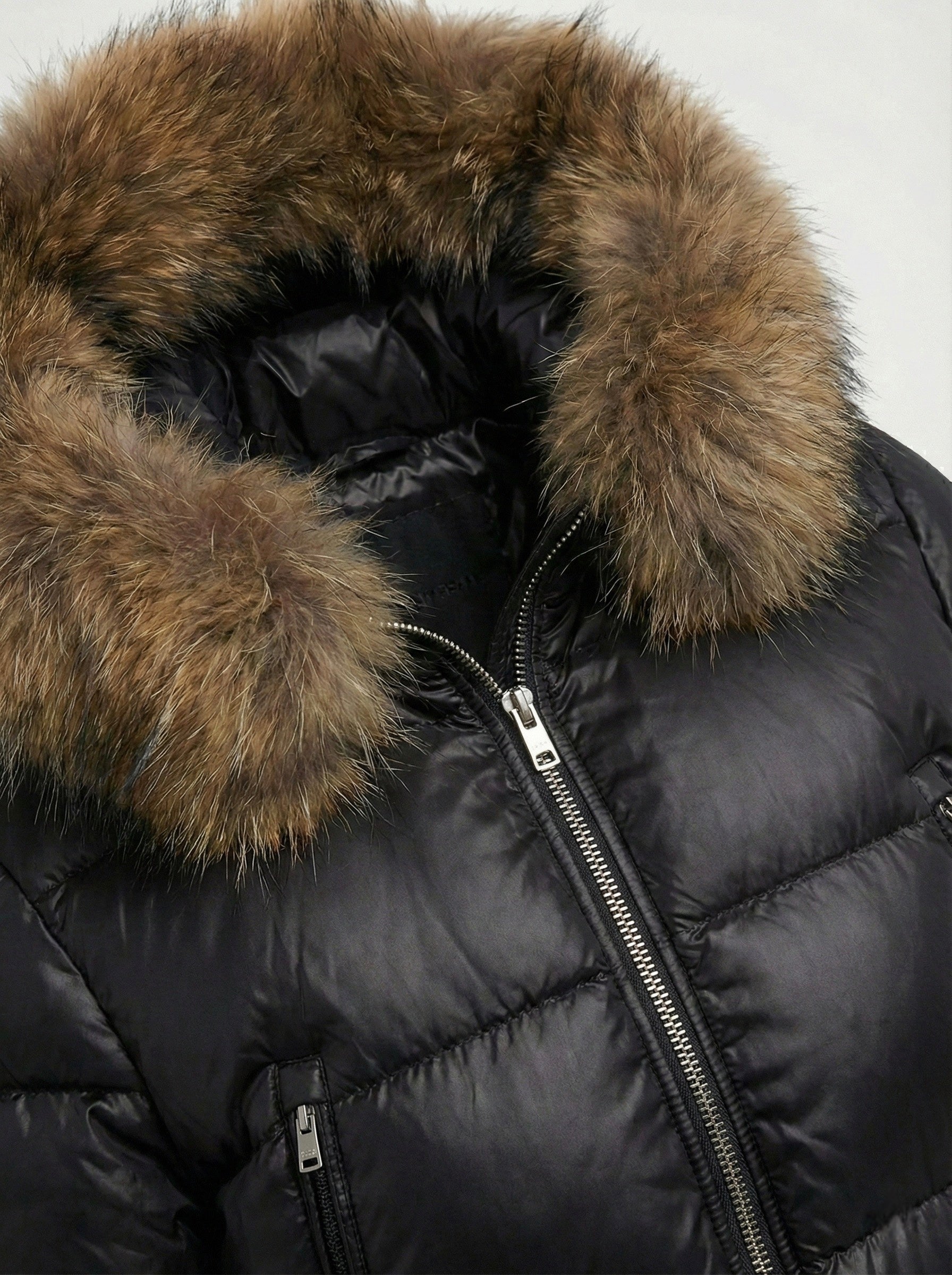 Savoy | Doudoune à capuche en fausse fourrure Noir | FormaLuxe