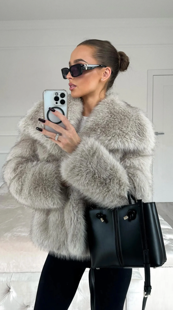 Anouk - Luxe Fluffy Jas Beige – Cosy Fall Vibes | FormaLuxe