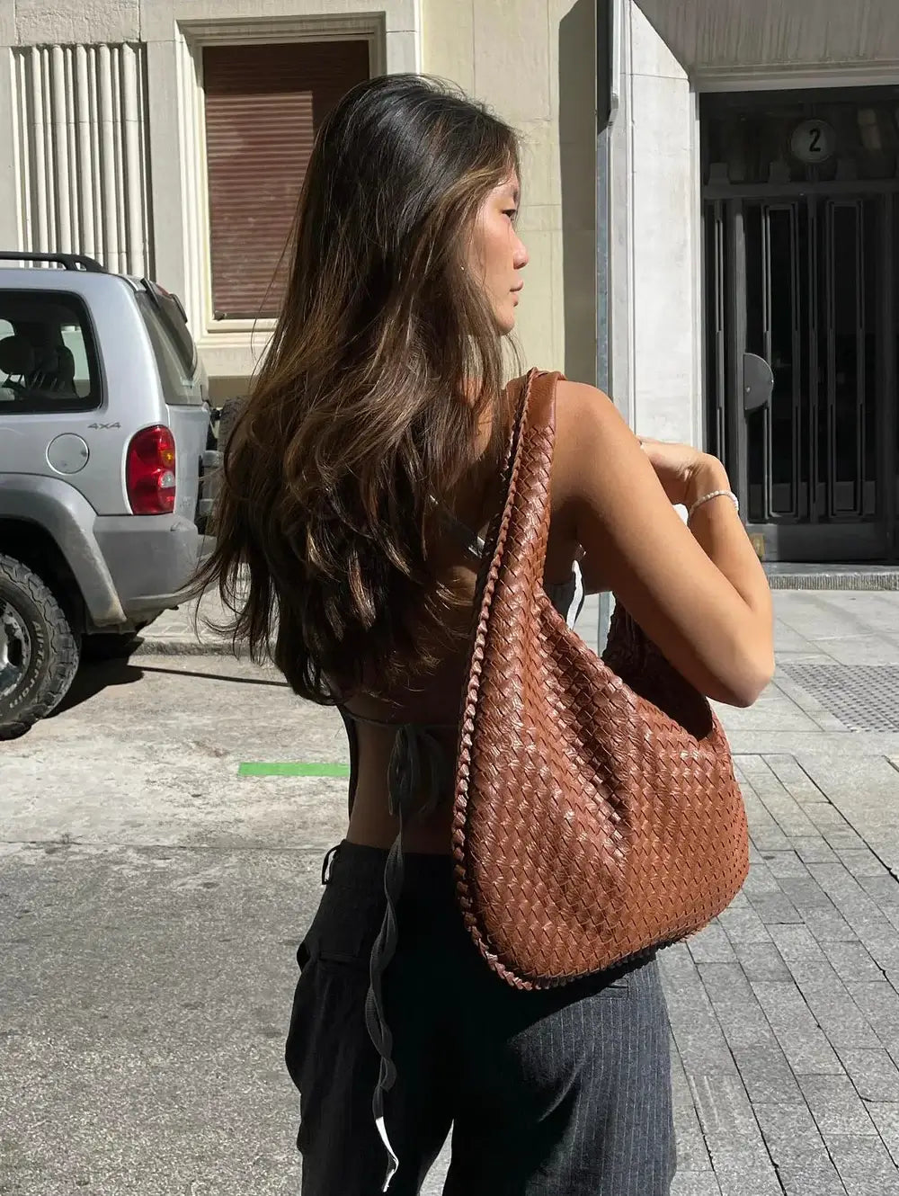 Curlew | Woven Large Shoulder Bag Black | FormaLuxe