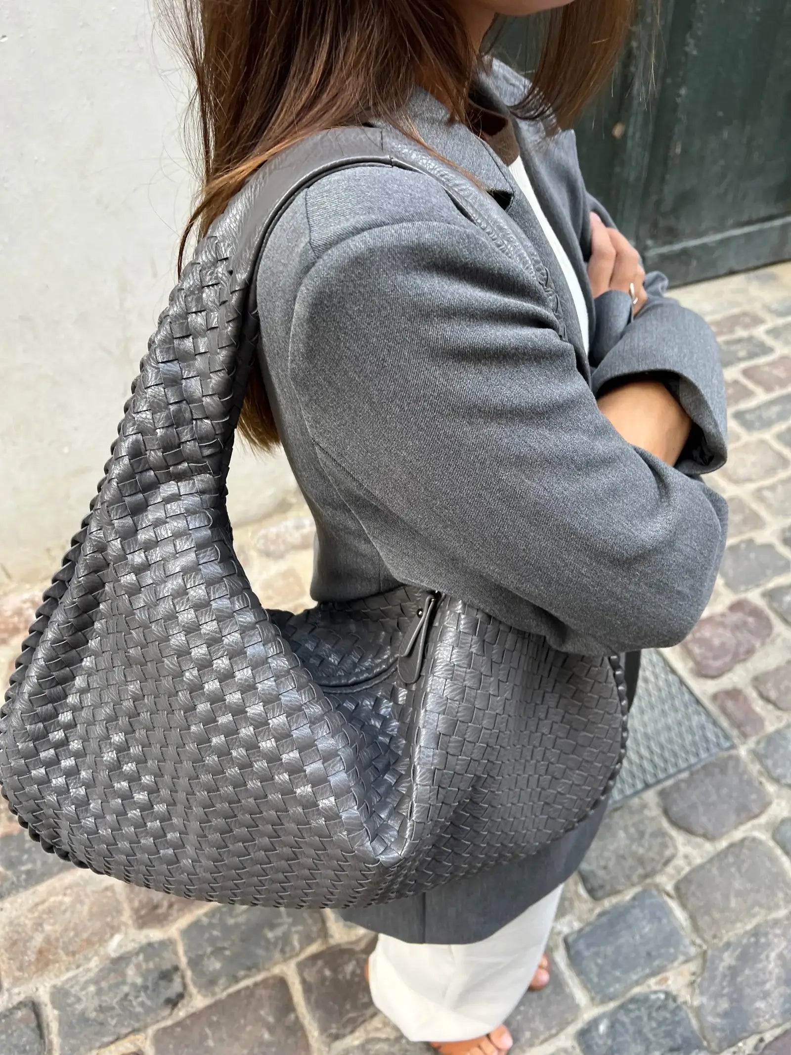 Curlew | Woven Large Shoulder Bag Black | FormaLuxe
