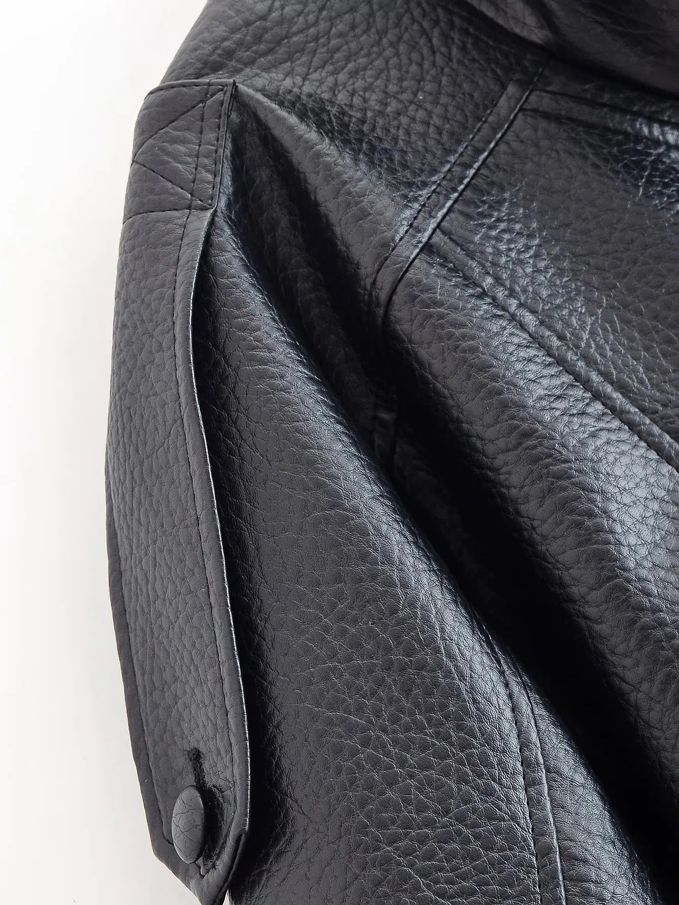 Felicia | Veste oversize à col montant en similicuir Noir | FormaLuxe