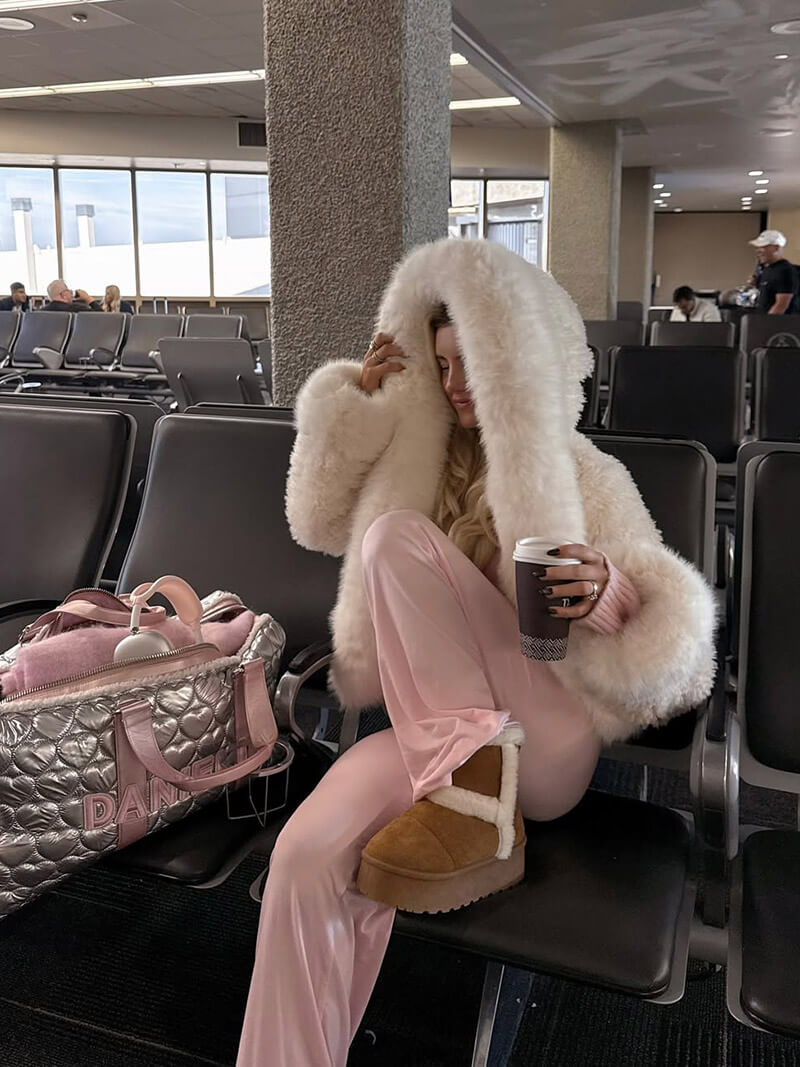 Athena | Manteau tendance à capuche en fausse fourrure Blanc | FormaLuxe