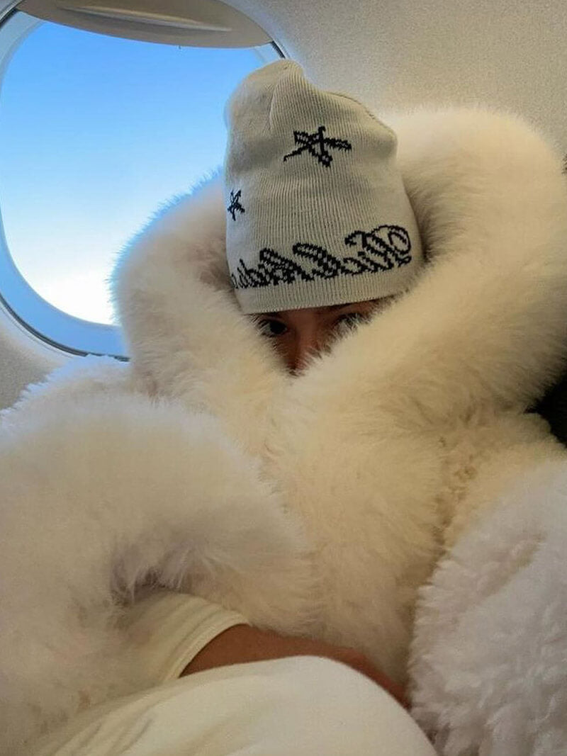 Athena | Manteau tendance à capuche en fausse fourrure Blanc | FormaLuxe