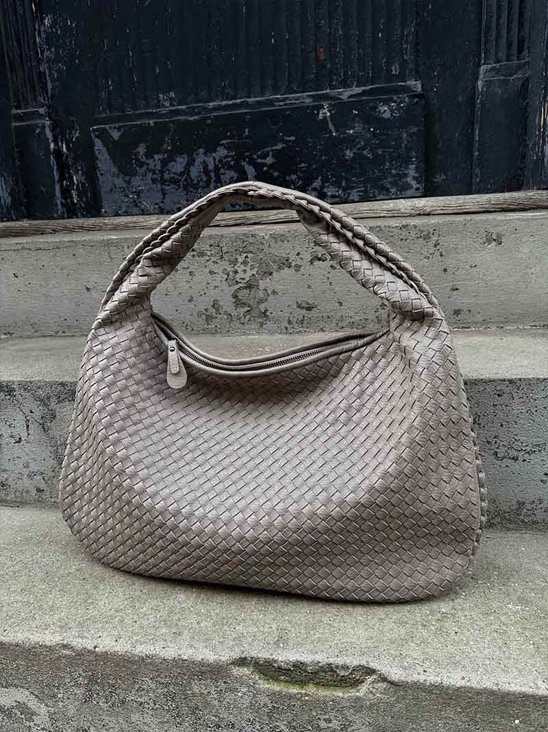 Curlew | Woven Large Shoulder Bag Black | FormaLuxe