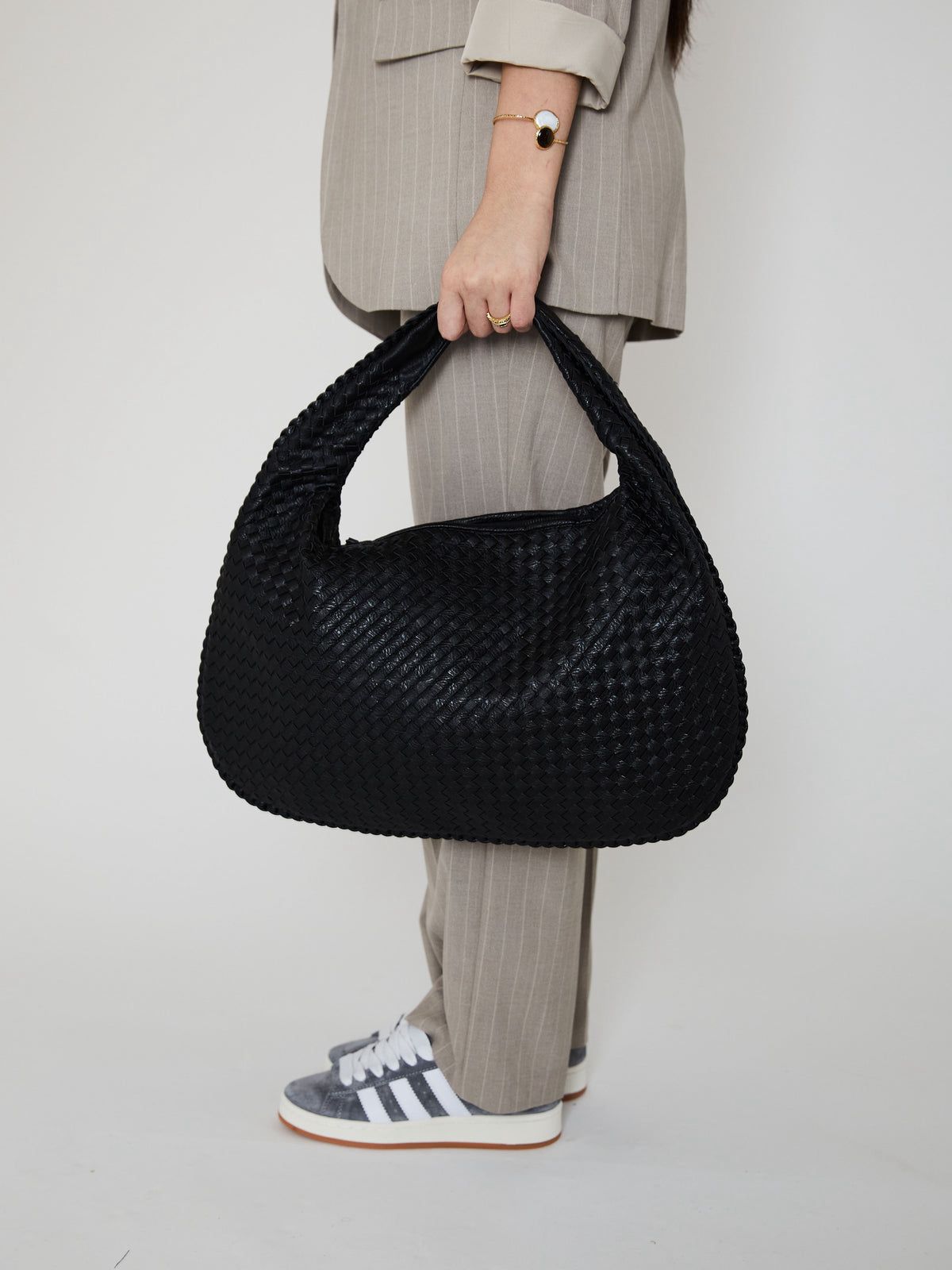 Curlew | Woven Large Shoulder Bag Black | FormaLuxe