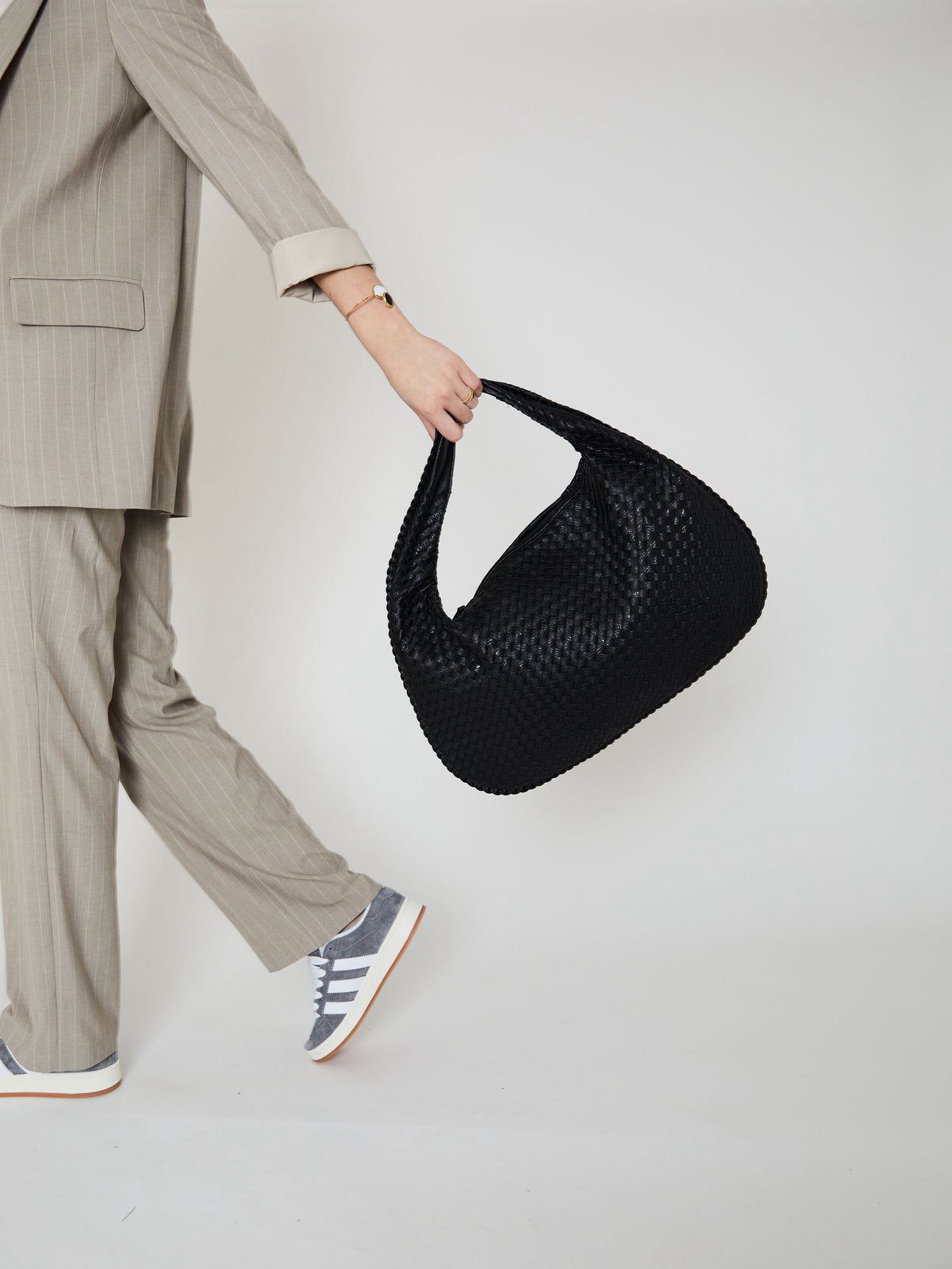 Curlew | Woven Large Shoulder Bag Black | FormaLuxe