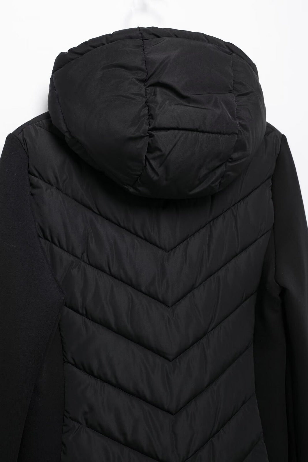 Emma | Doudoune imperméable à capuche Noir – Emma | Doudoune légère à capuche | FormaLuxe
