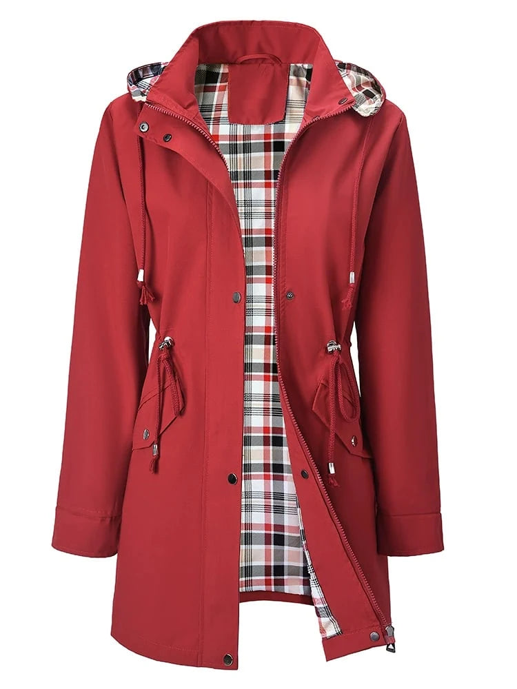 Regenjacke Damen Liv in Rot – Kapuze und Karofutter | FormaLuxe