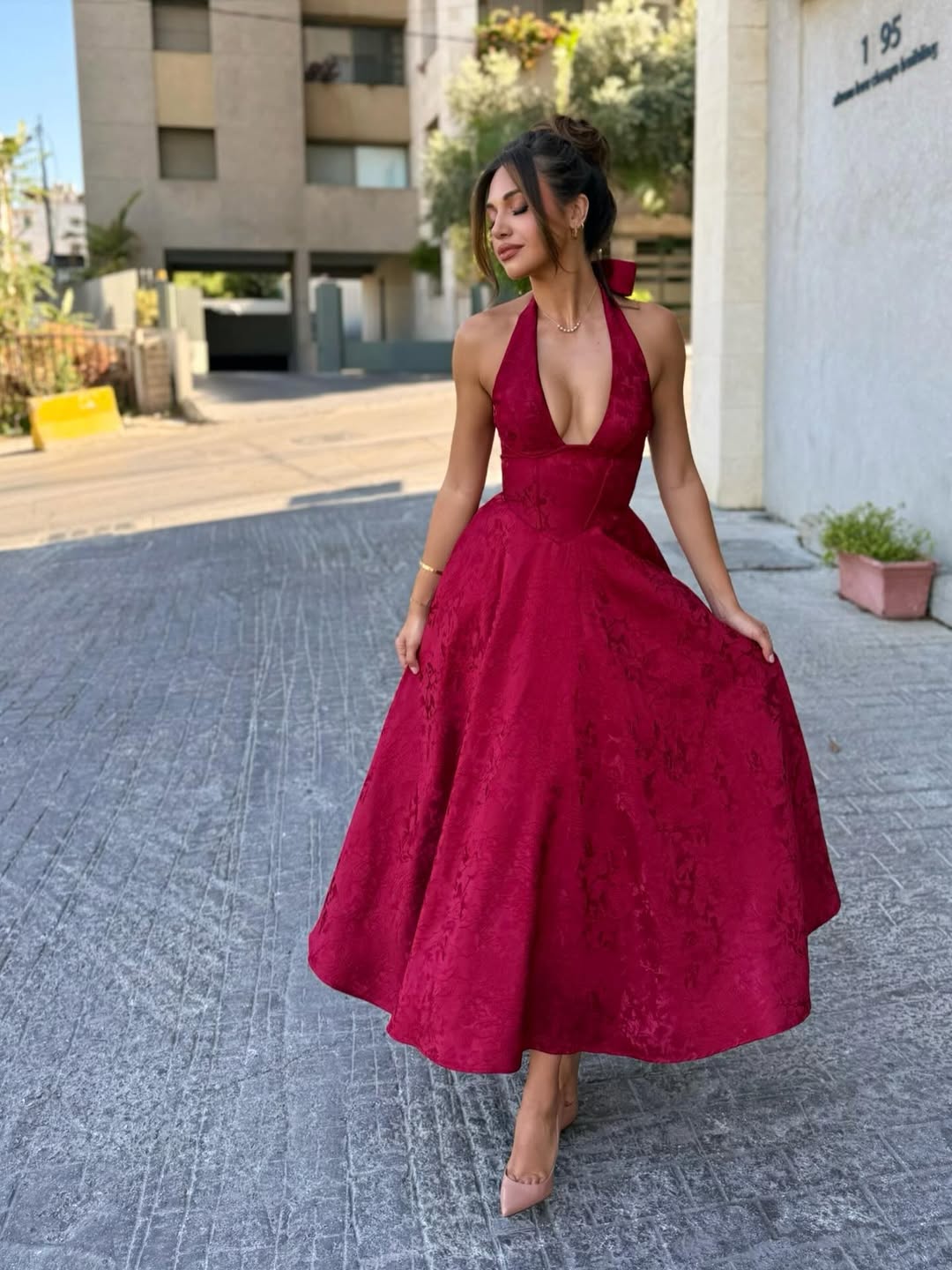 Esmeralda | Ärmelloses Midikleid mit Trägern Yellow | FormaLuxe