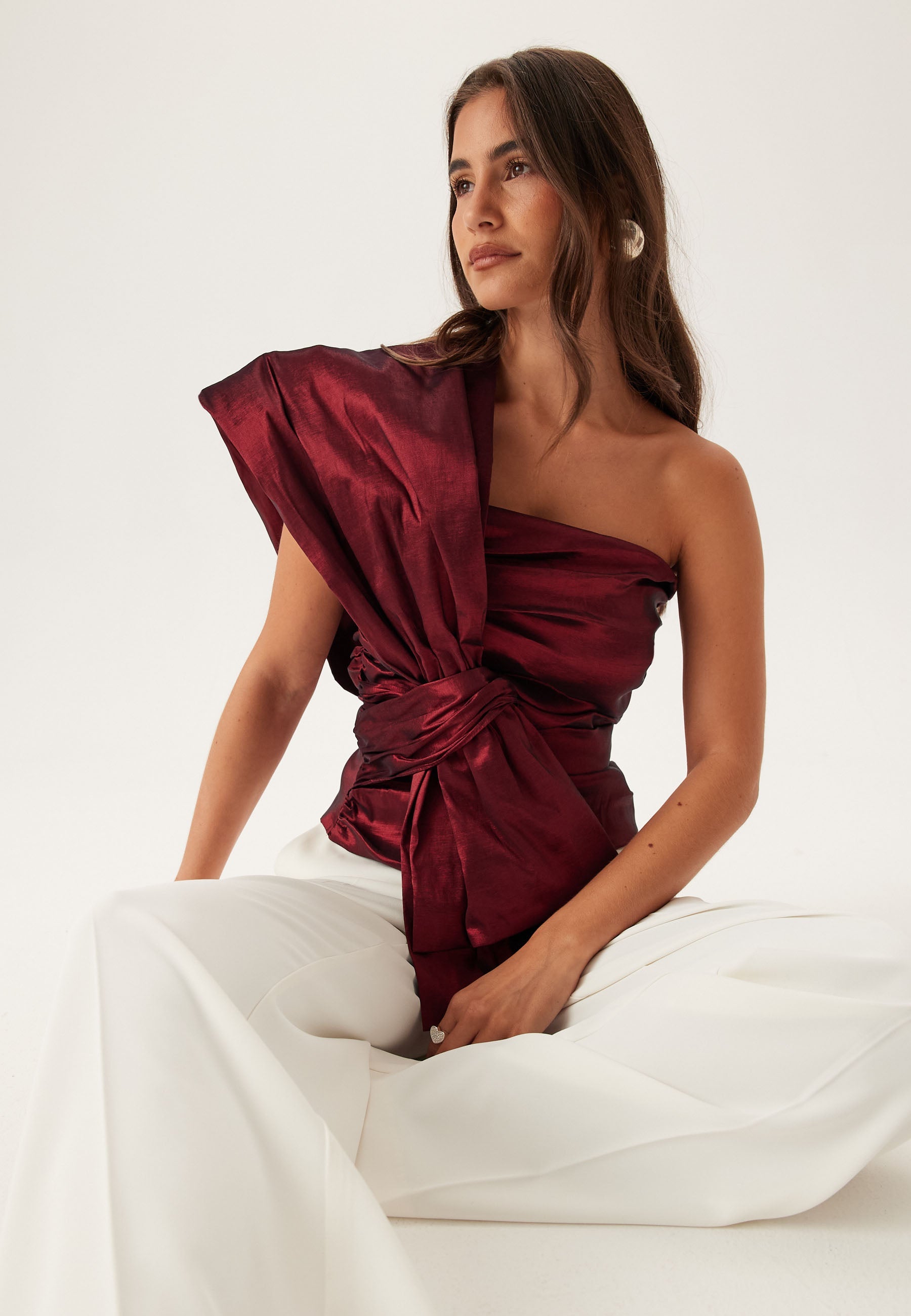 Ein-Schulter-Oberteil mit Schleife – Clothes | FormaLuxe