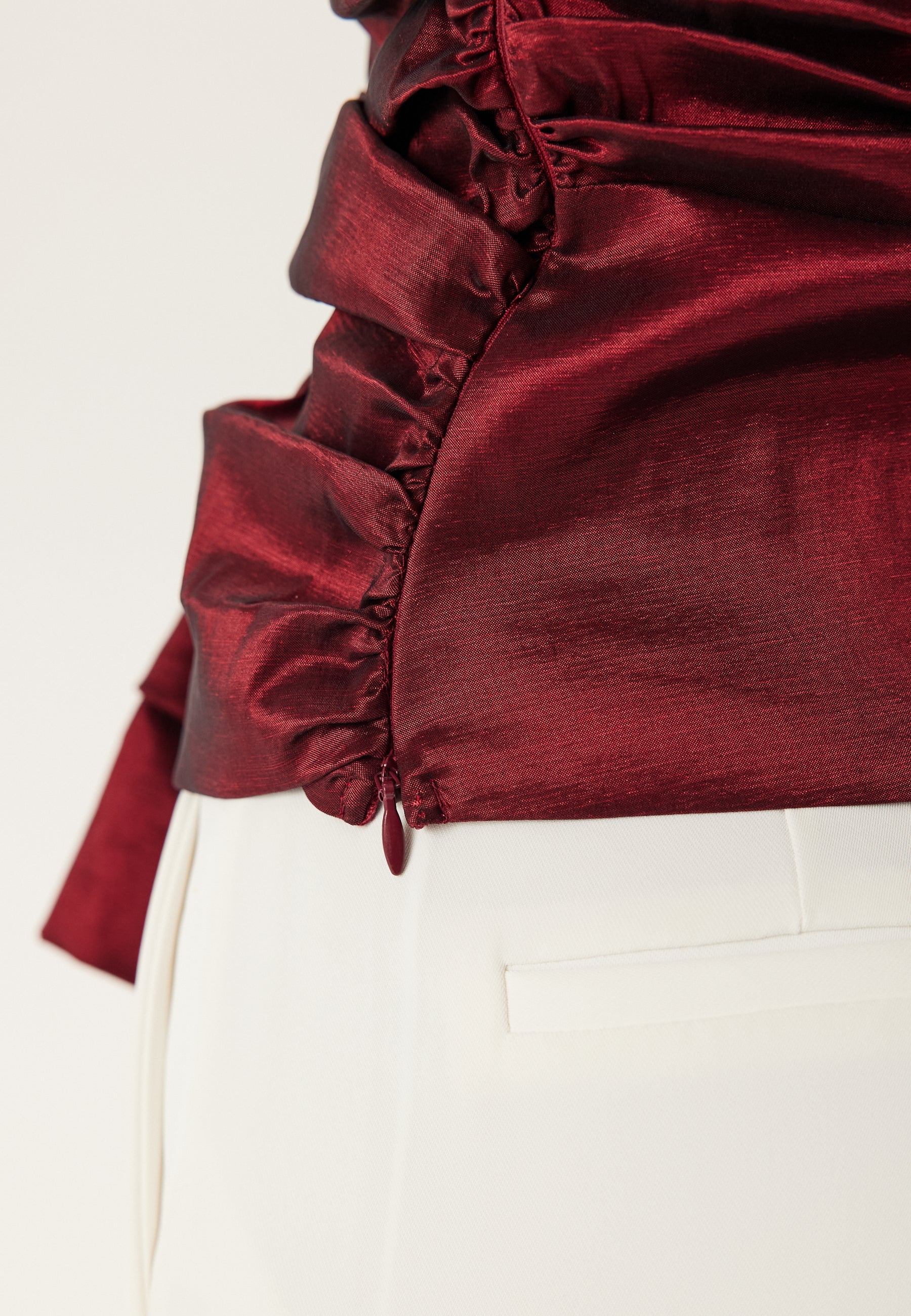 Ein-Schulter-Oberteil mit Schleife – Clothes | FormaLuxe