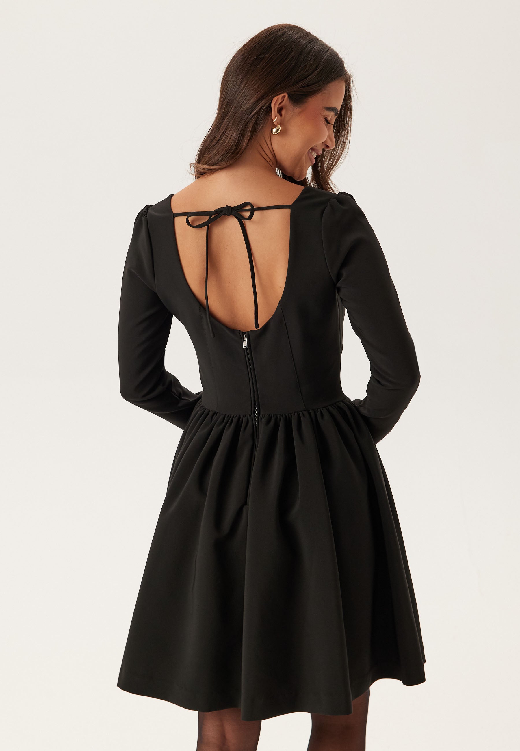 Voluminöser Rock, langärmeliges Minikleid – Clothes | FormaLuxe