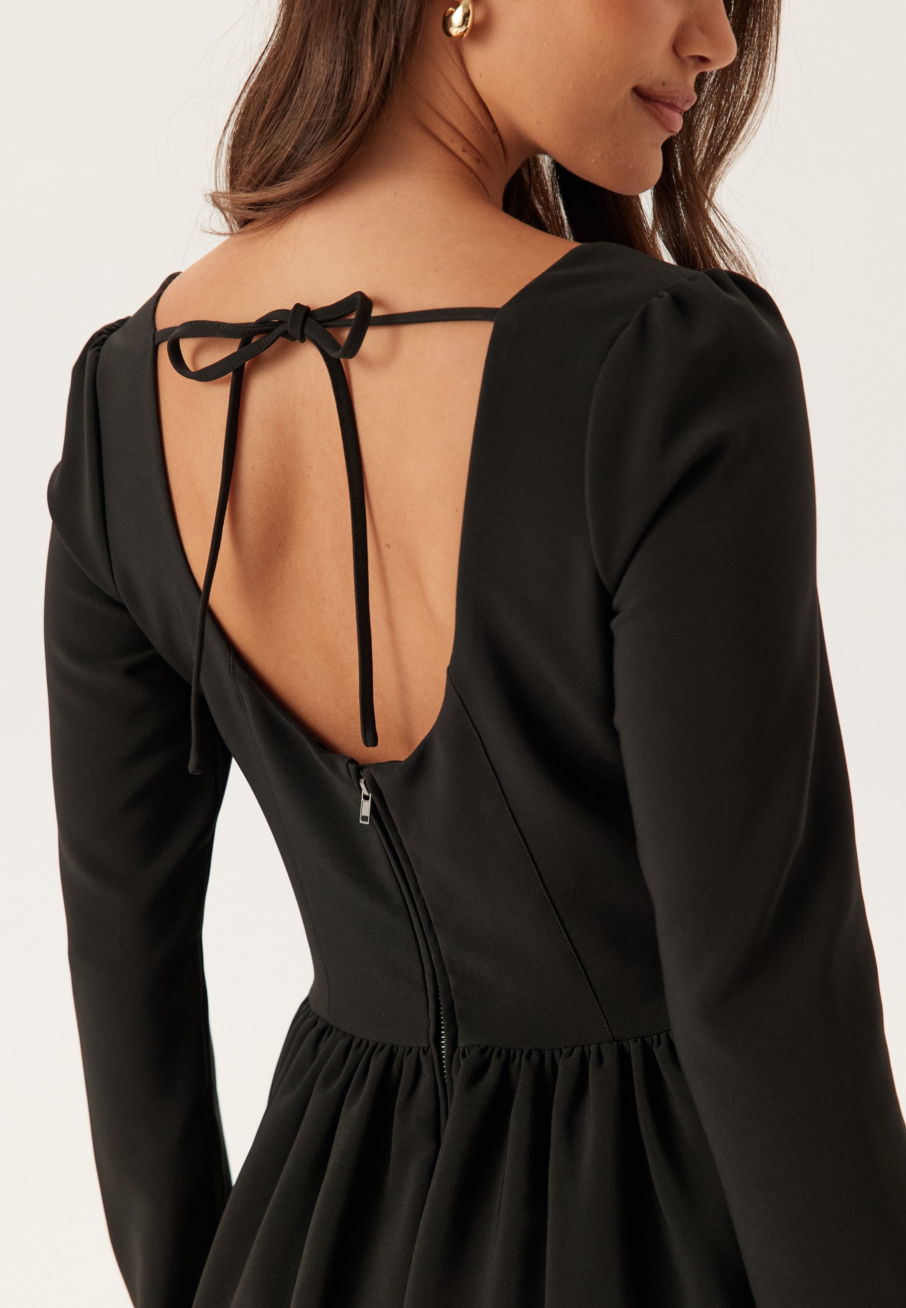 Voluminöser Rock, langärmeliges Minikleid – Clothes | FormaLuxe