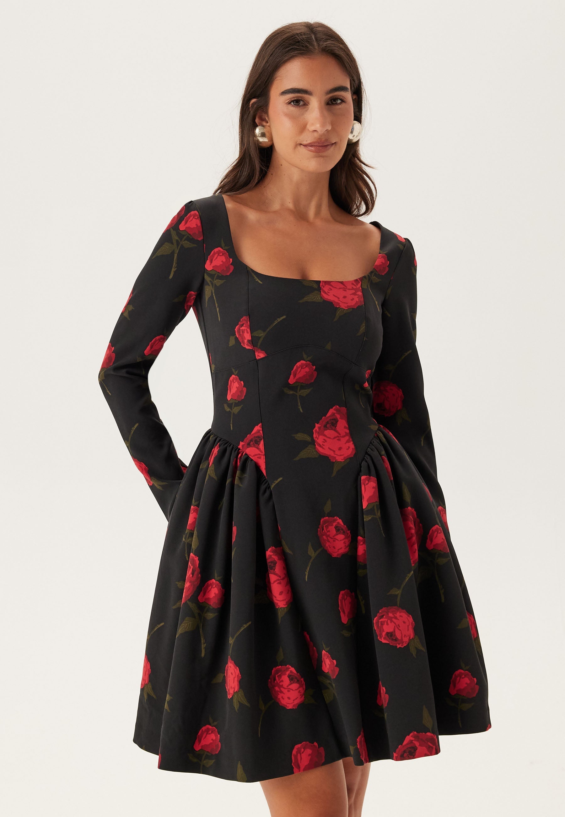 Voluminöser Rock, langärmeliges Minikleid – Clothes | FormaLuxe