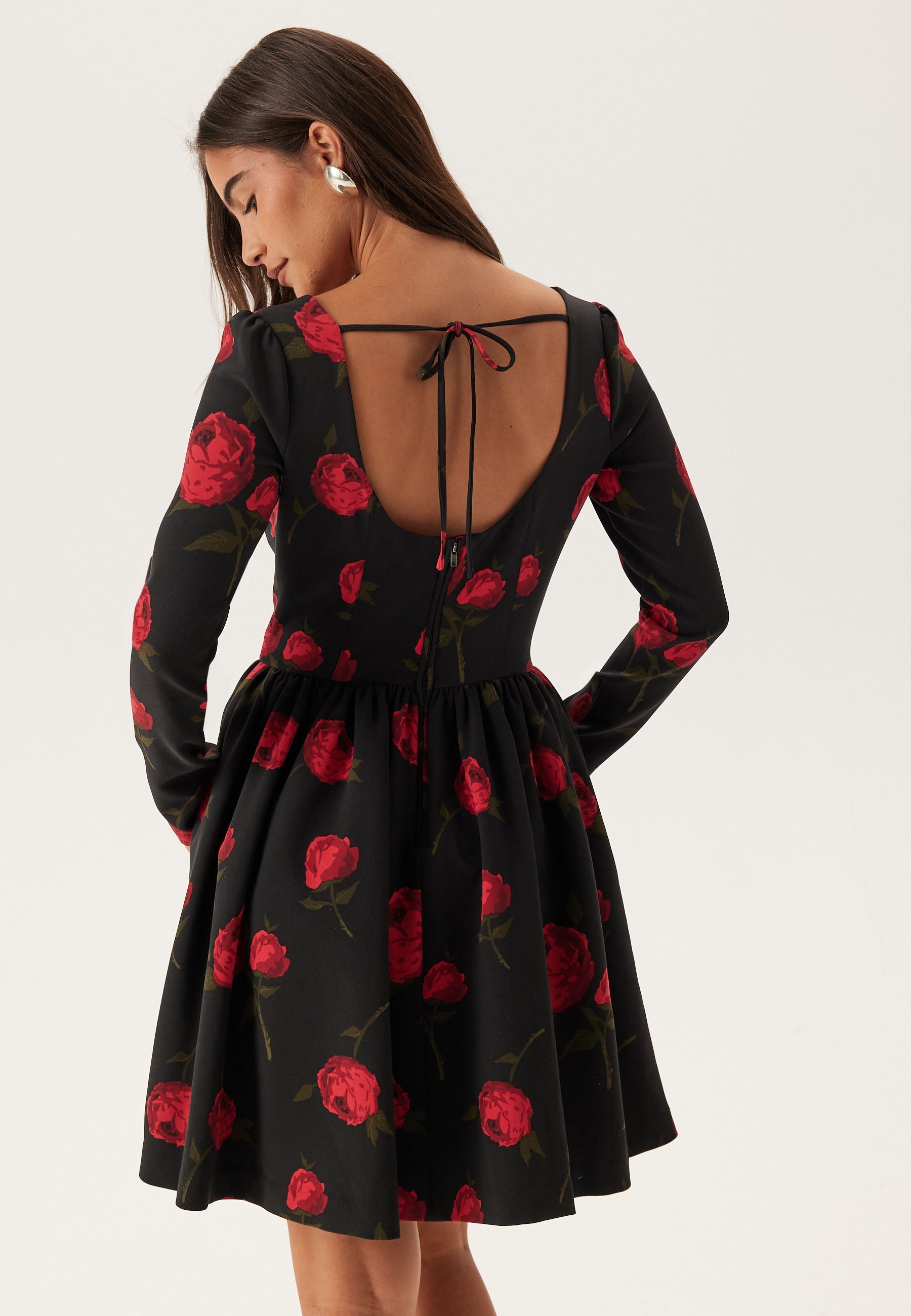 Voluminöser Rock, langärmeliges Minikleid – Clothes | FormaLuxe