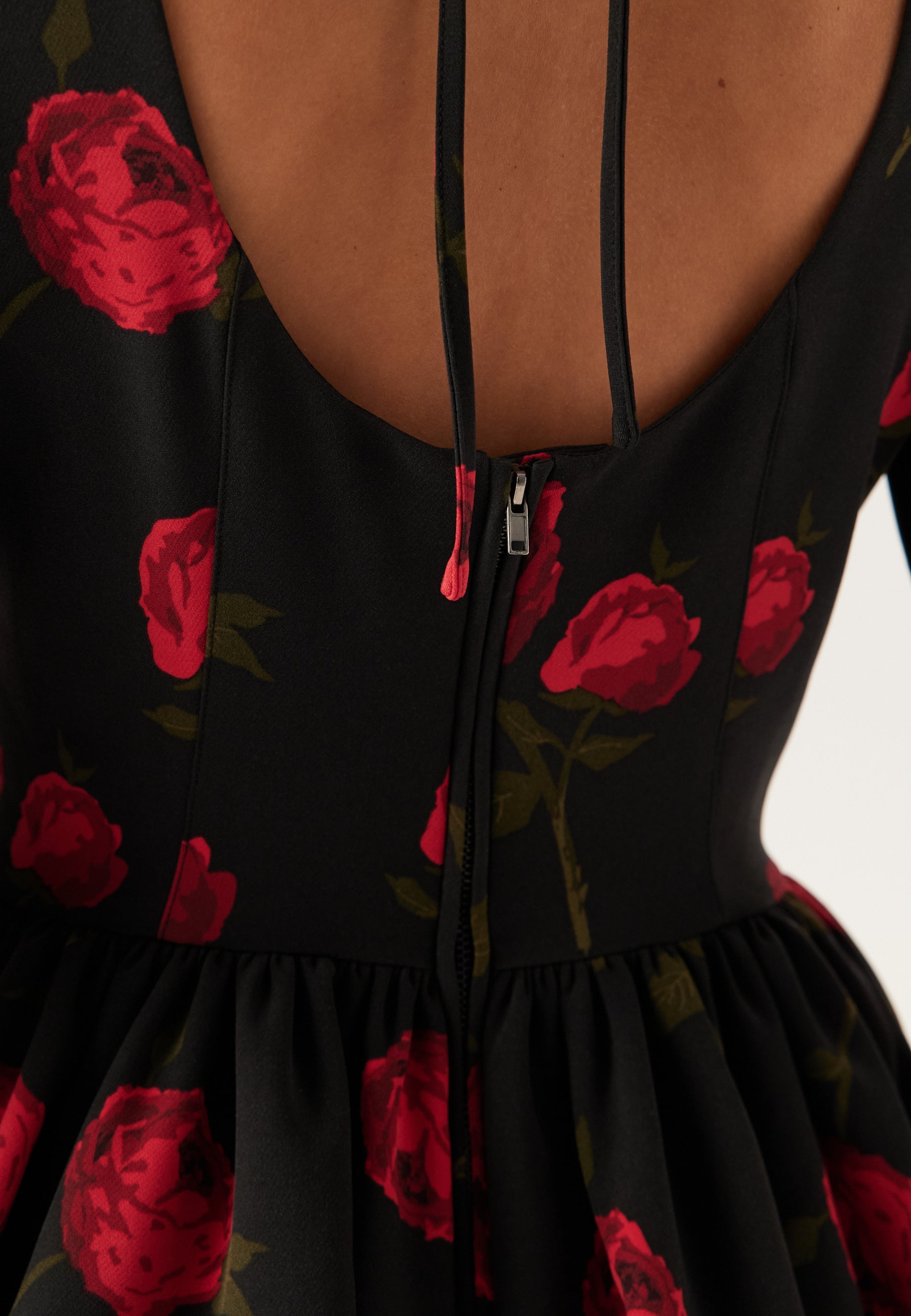 Voluminöser Rock, langärmeliges Minikleid – Clothes | FormaLuxe