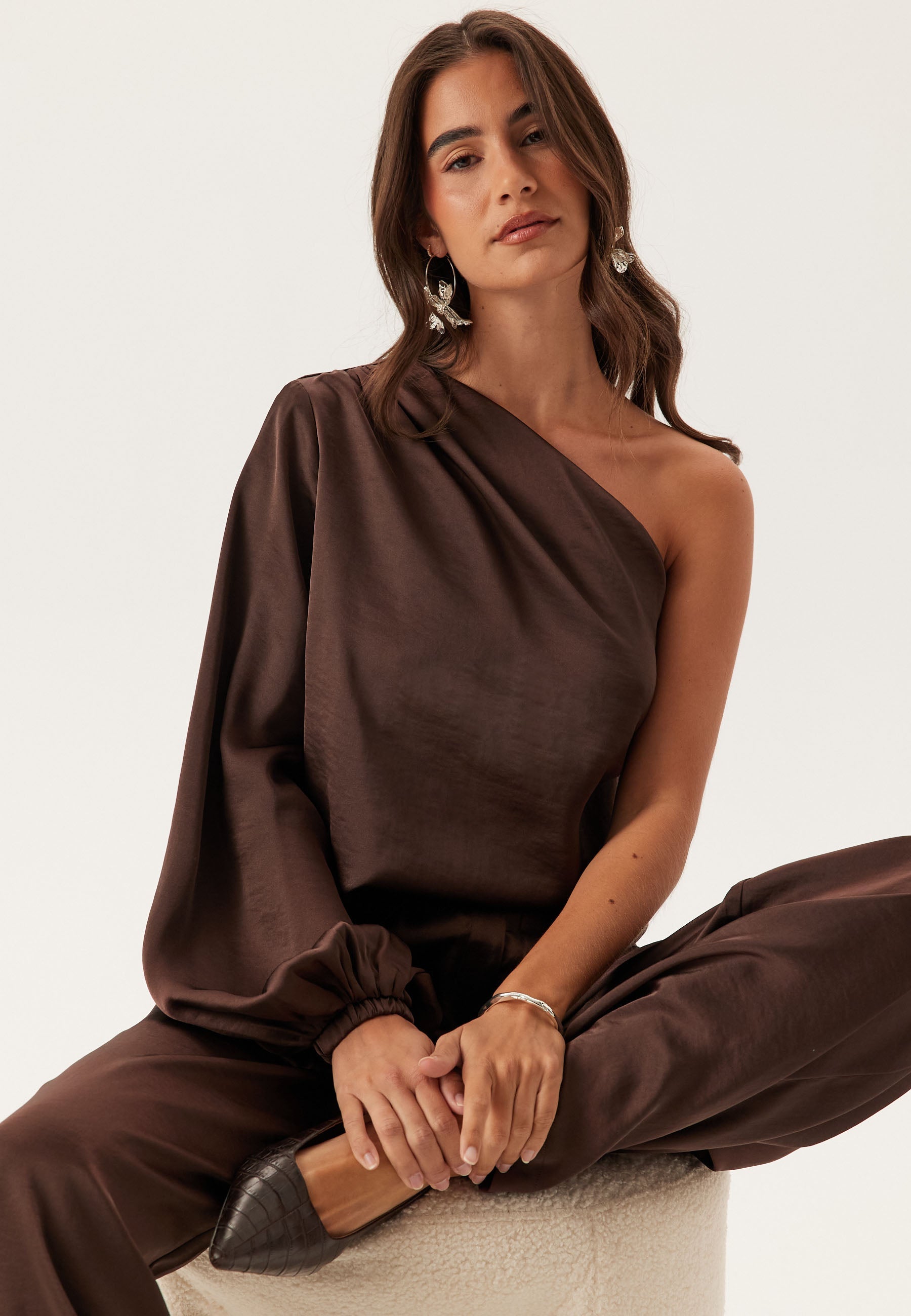 Satin-Bluse mit einem Träger – Clothes | FormaLuxe