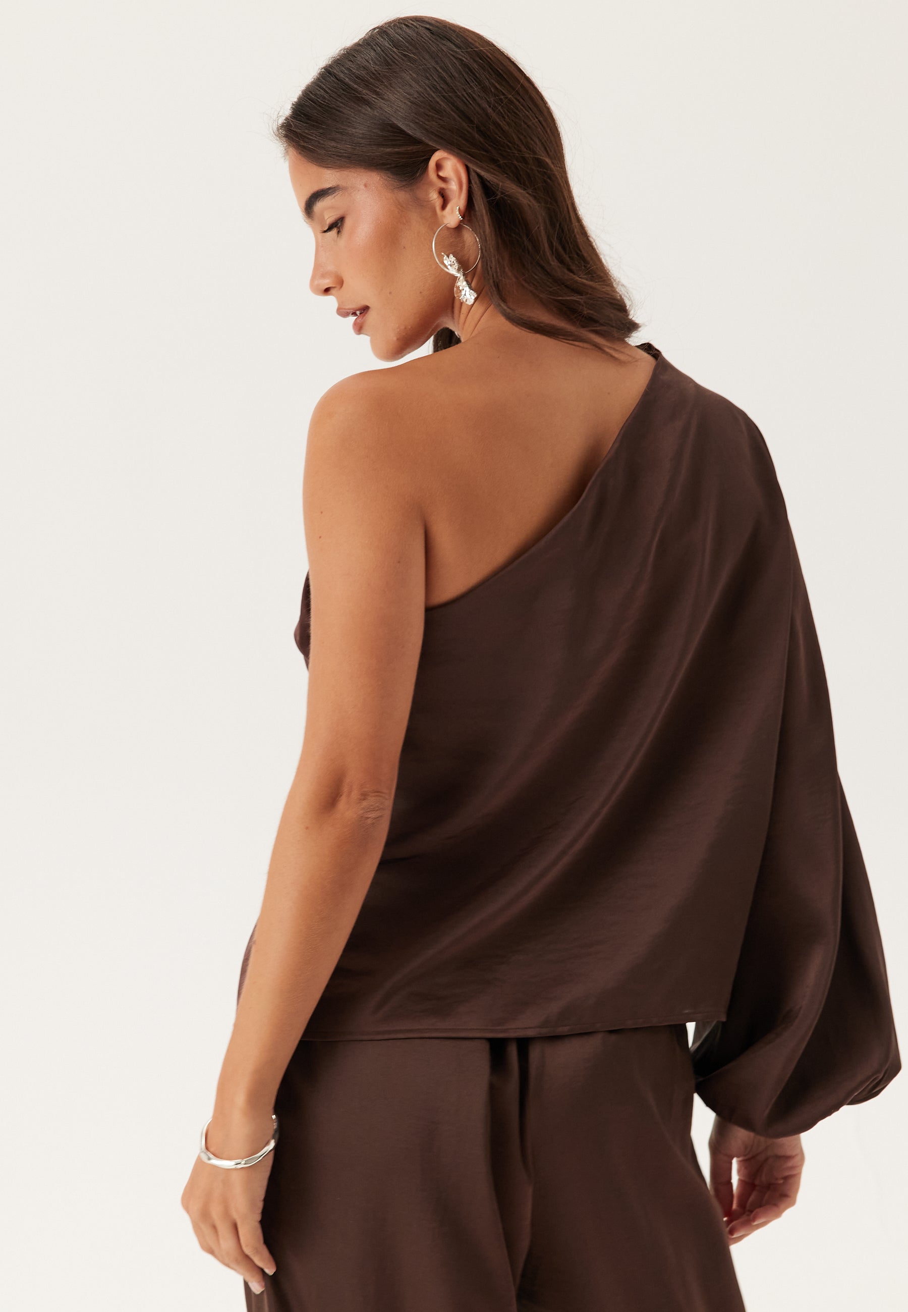 Satin-Bluse mit einem Träger – Clothes | FormaLuxe