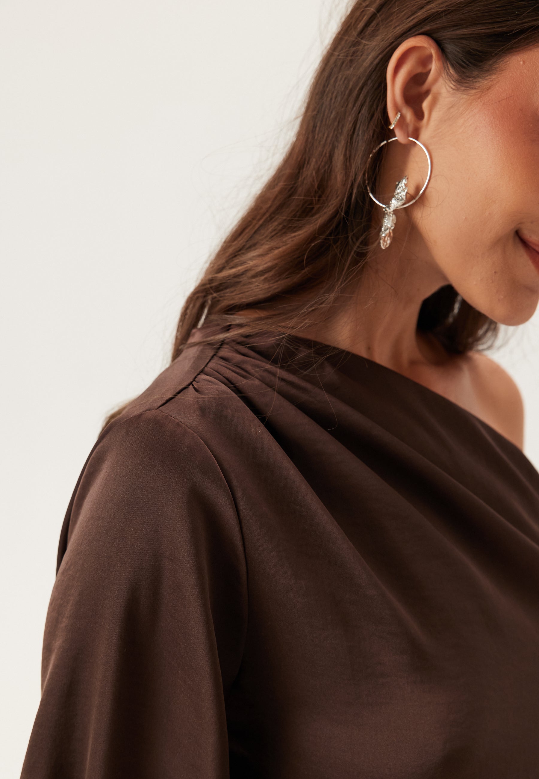 Satin-Bluse mit einem Träger – Clothes | FormaLuxe