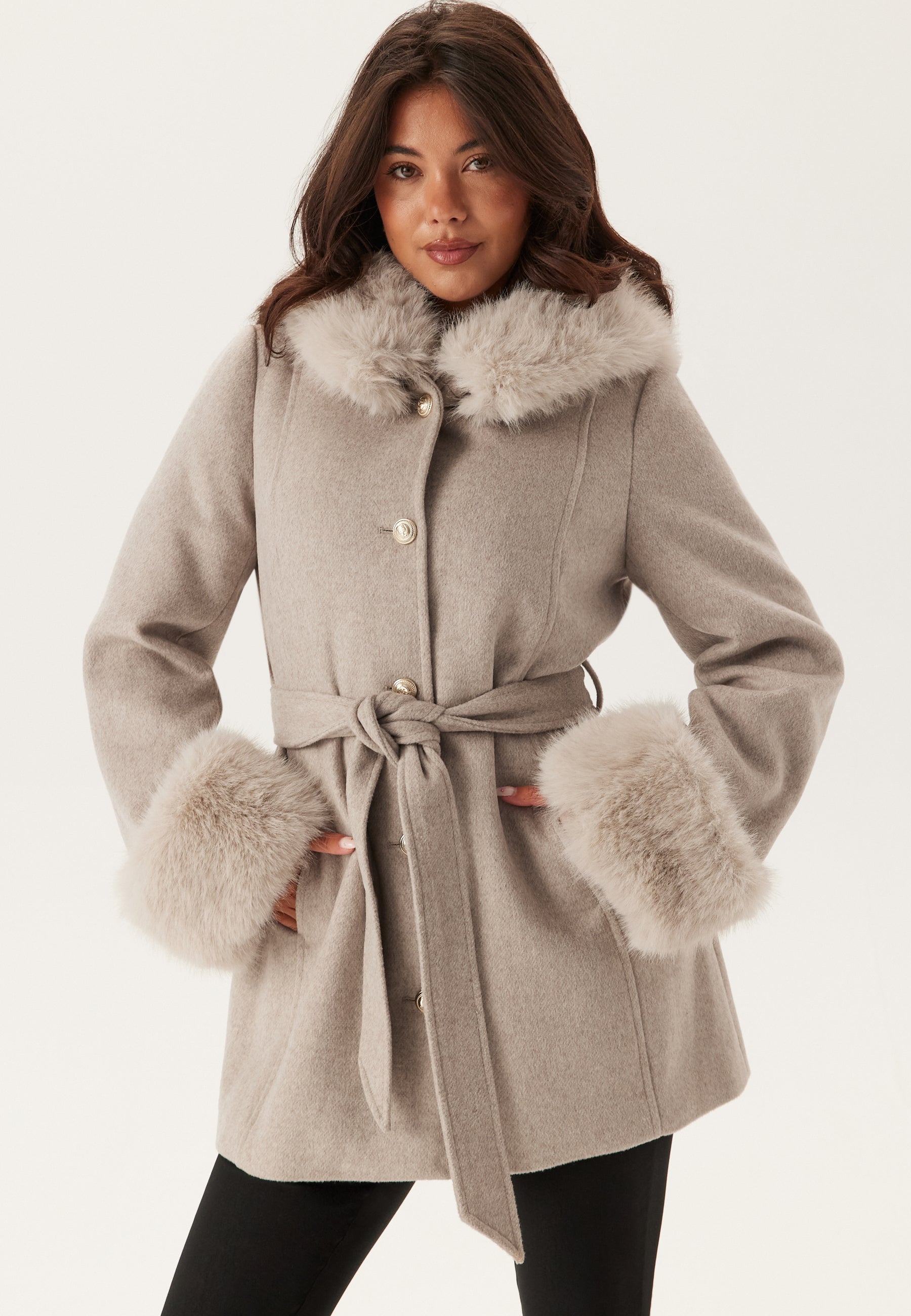 Clara – Urbaner Wollmantel mit Kapuze – Clothes | FormaLuxe