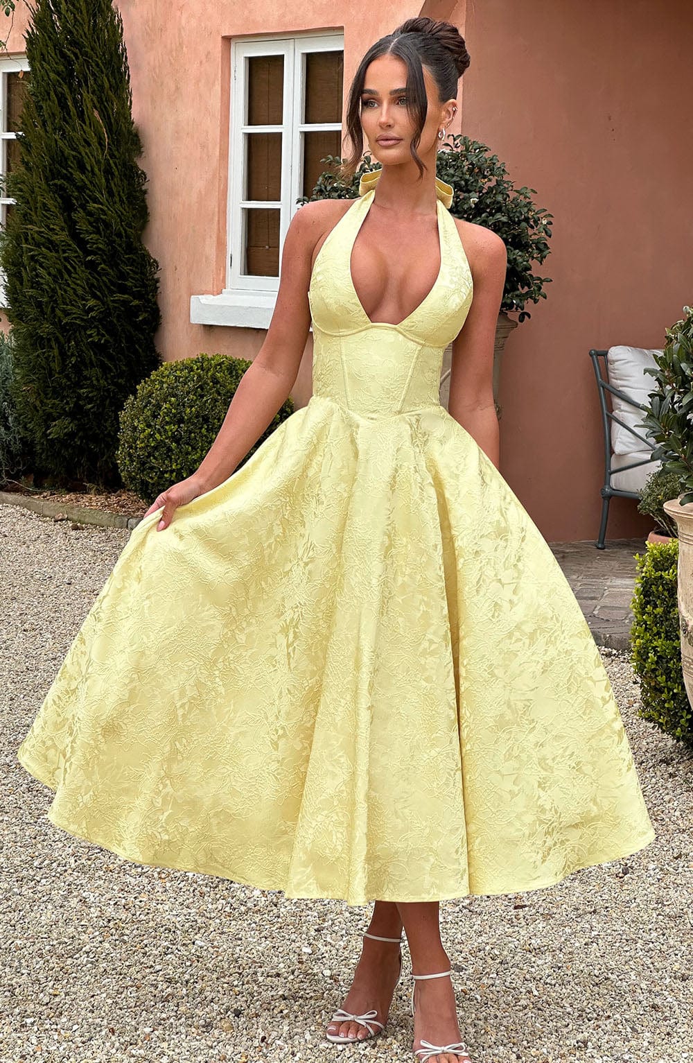 Esmeralda | Ärmelloses Midikleid mit Trägern Yellow | FormaLuxe