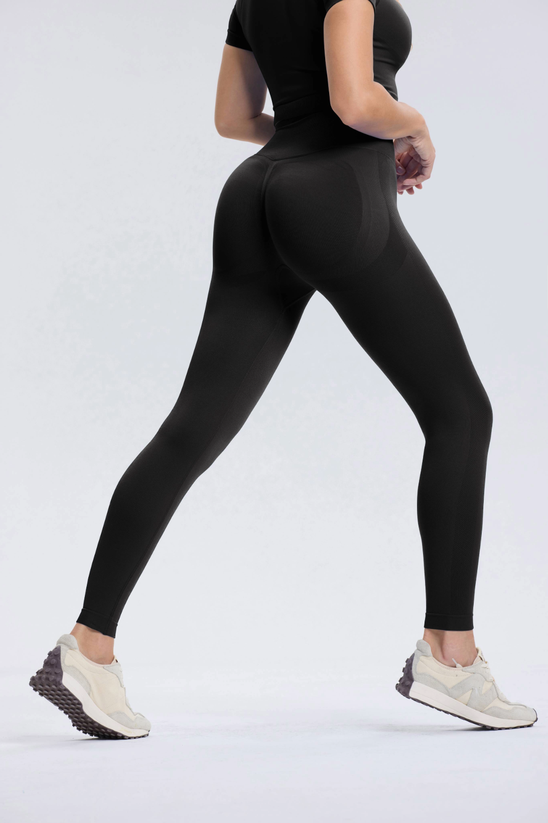 Leonie – Studio-Set [Scrunch-Leggings + Top – endet heute] | FormaLuxe