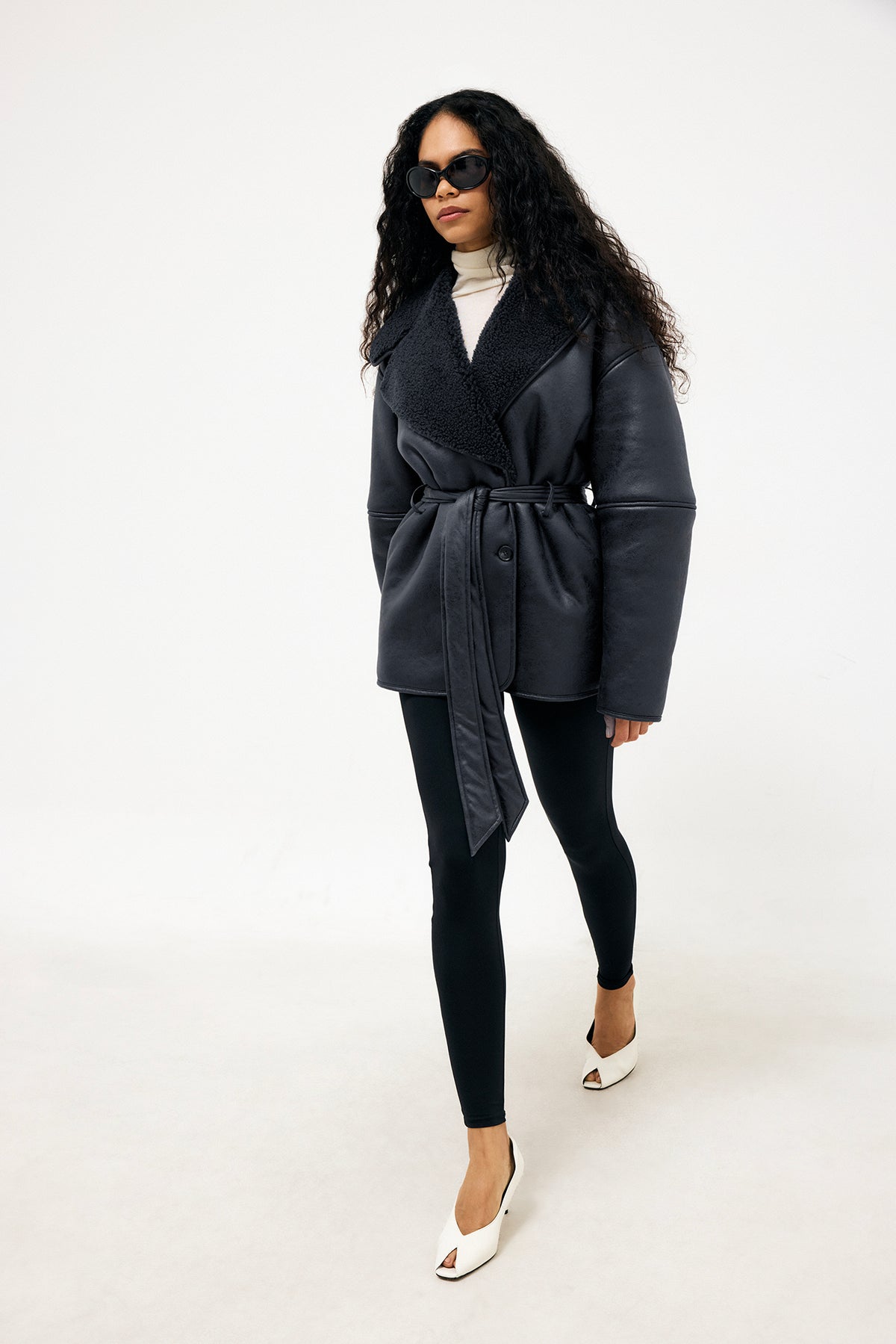 Kunstlederjacke Damen mit Teddyfutter Margot in Dunkelgrau – FormaLuxe