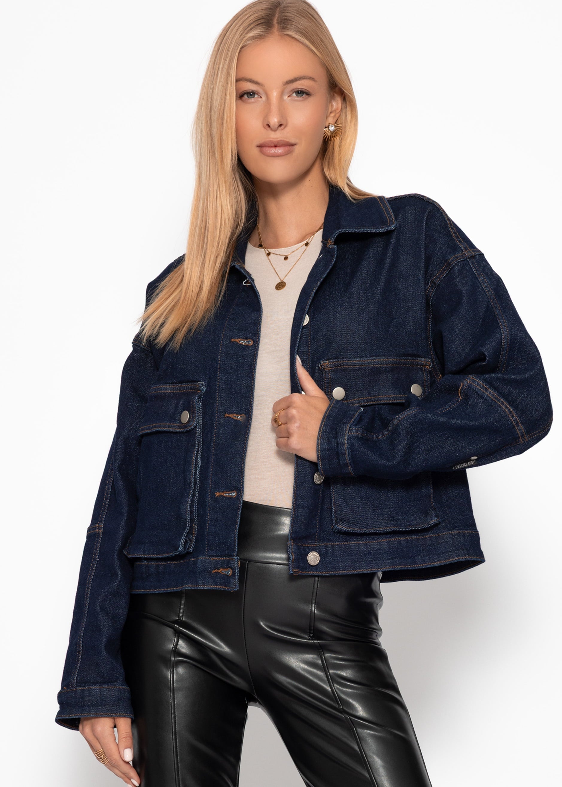 Jeans Jacke mit aufgesetzten Taschen - dunkelblau – Bekleidung > Jacken | FormaLuxe