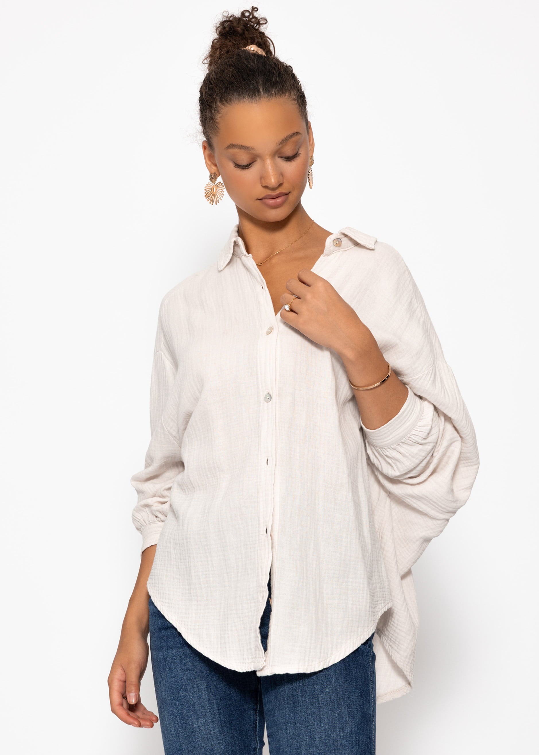 Musselin Bluse oversize, kurz, hellbeige – Bekleidung > Blusen > Musselin > Oversize | FormaLuxe