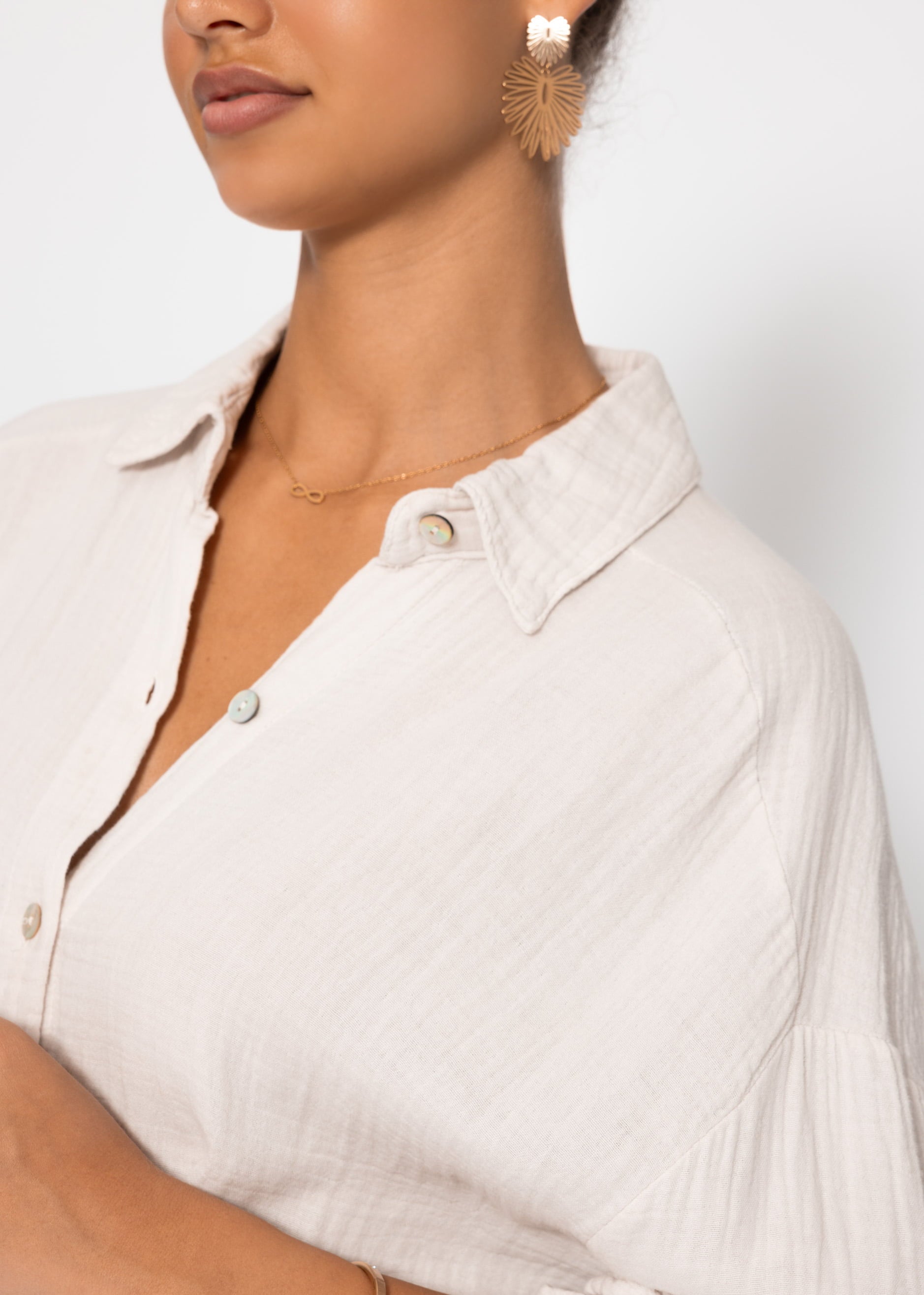 Musselin Bluse oversize, kurz, hellbeige – Bekleidung > Blusen > Musselin > Oversize | FormaLuxe