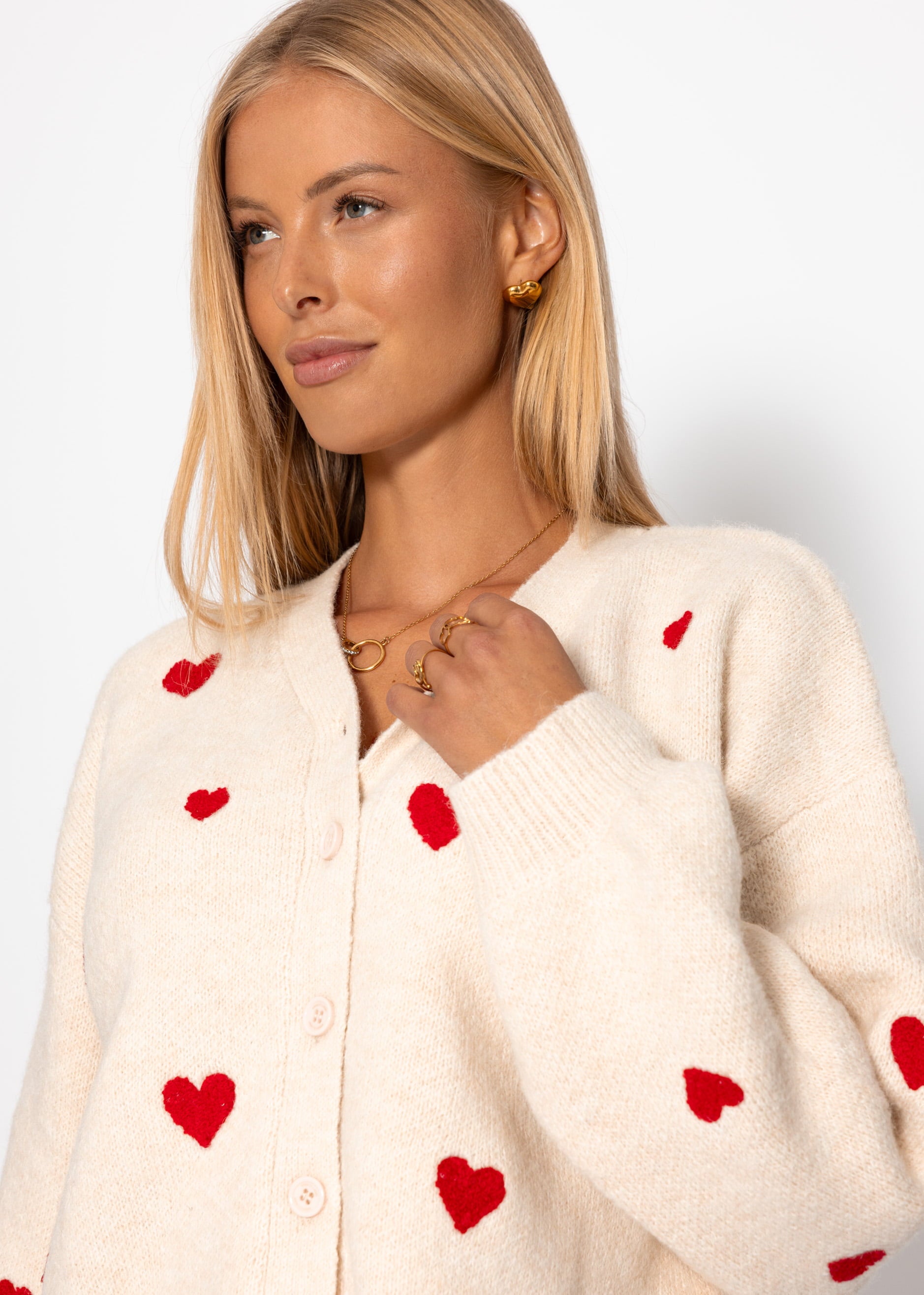 Cardigan mit roten Herzen - offwhite – Bekleidung > Cardigans | FormaLuxe
