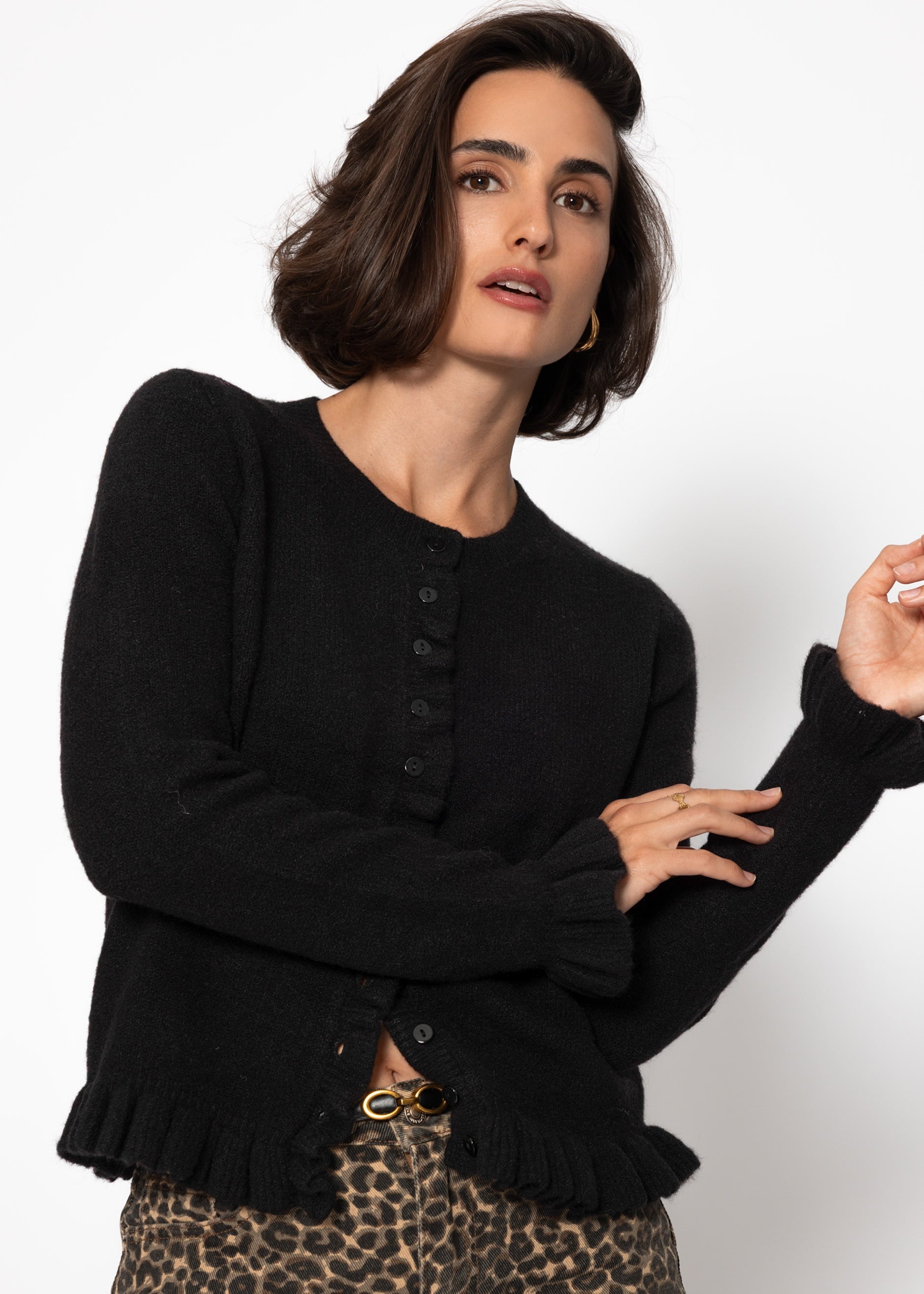 Cardigan mit Rüschen - schwarz – Bekleidung > Cardigans | FormaLuxe