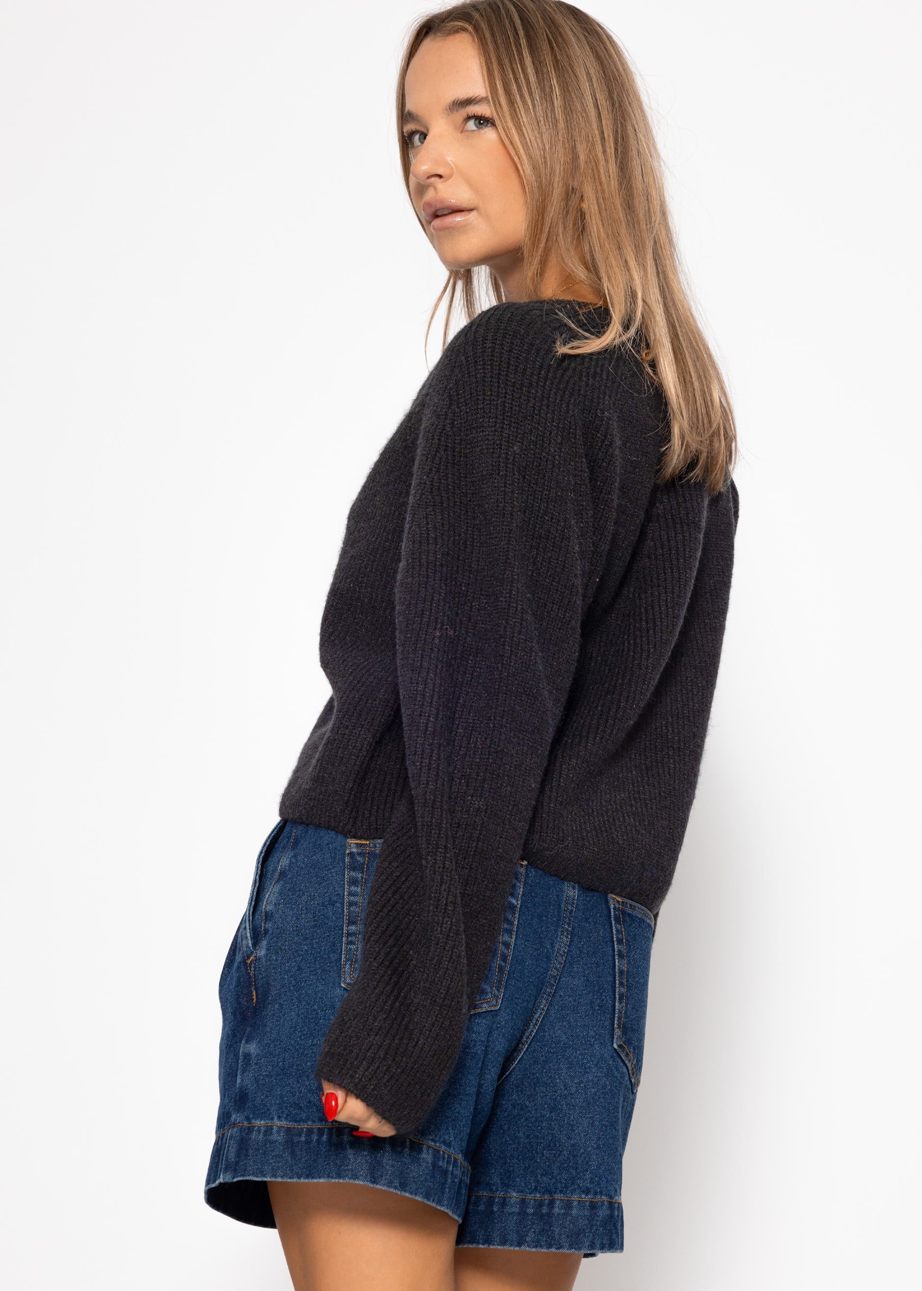 Cardigan mit V-Ausschnitt - schwarz – Bekleidung > Cardigans | FormaLuxe