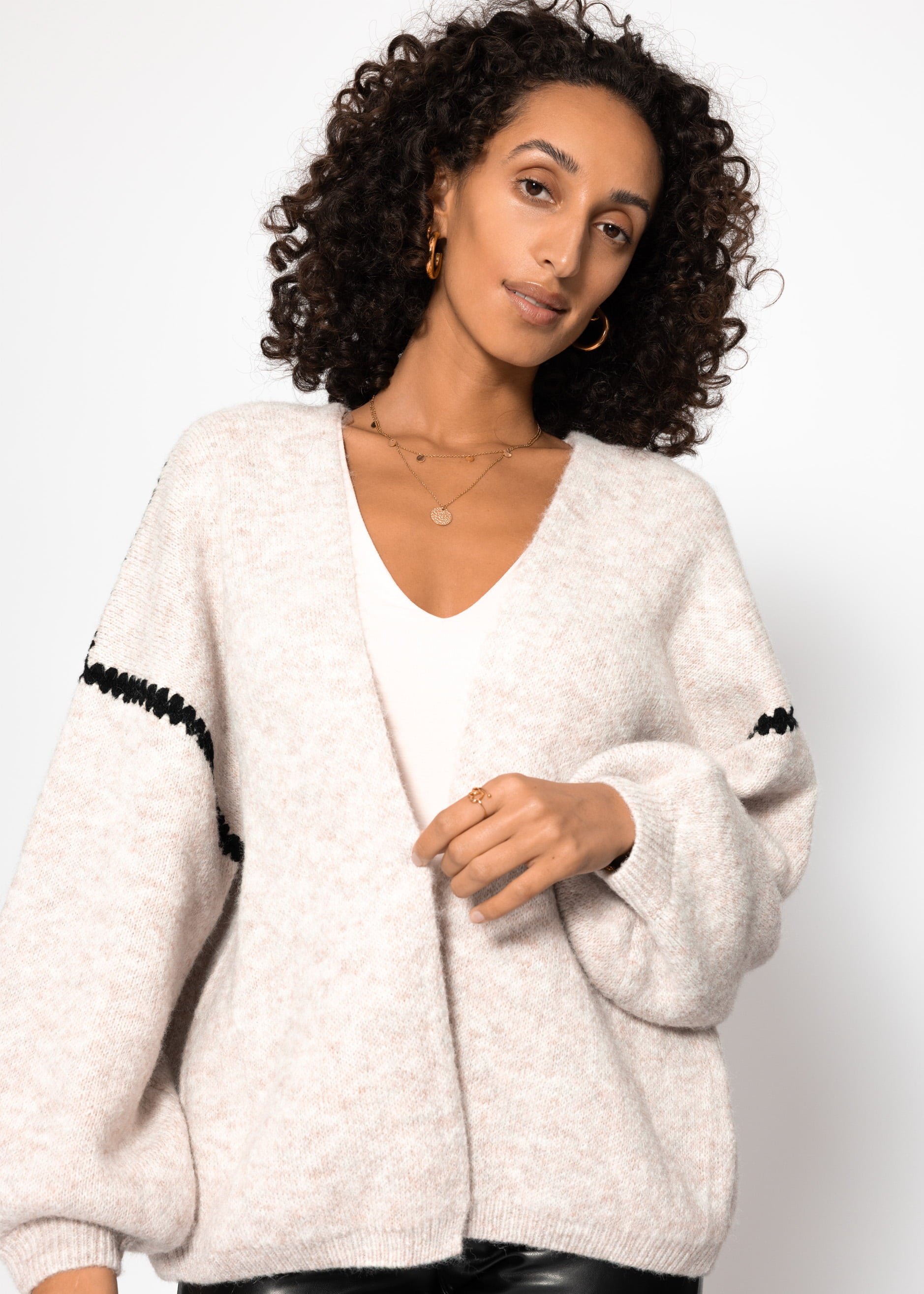 Cardigan mit Ziernähten - offwhite – Bekleidung > Cardigans | FormaLuxe
