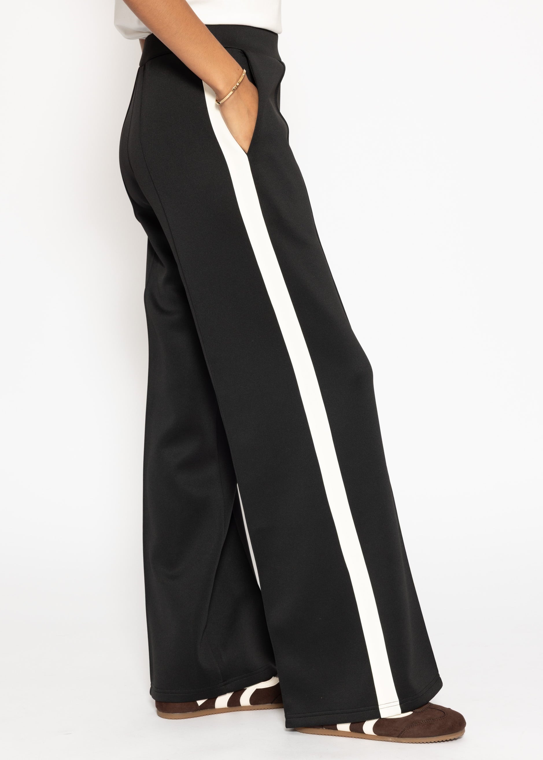Casual Hose mit weißen Seitenstreifen - schwarz – Bekleidung > Hosen | FormaLuxe