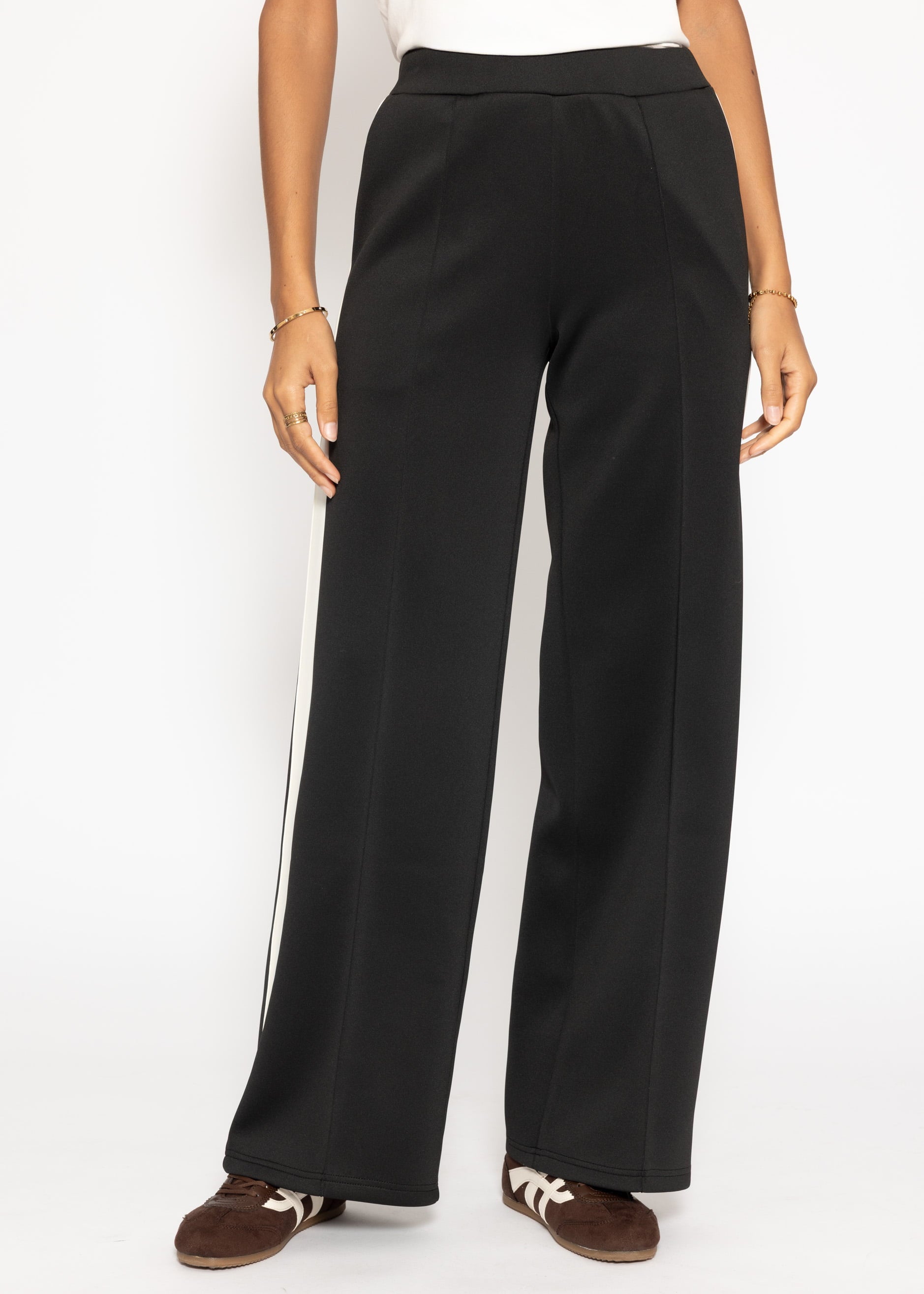 Casual Hose mit weißen Seitenstreifen - schwarz – Bekleidung > Hosen | FormaLuxe