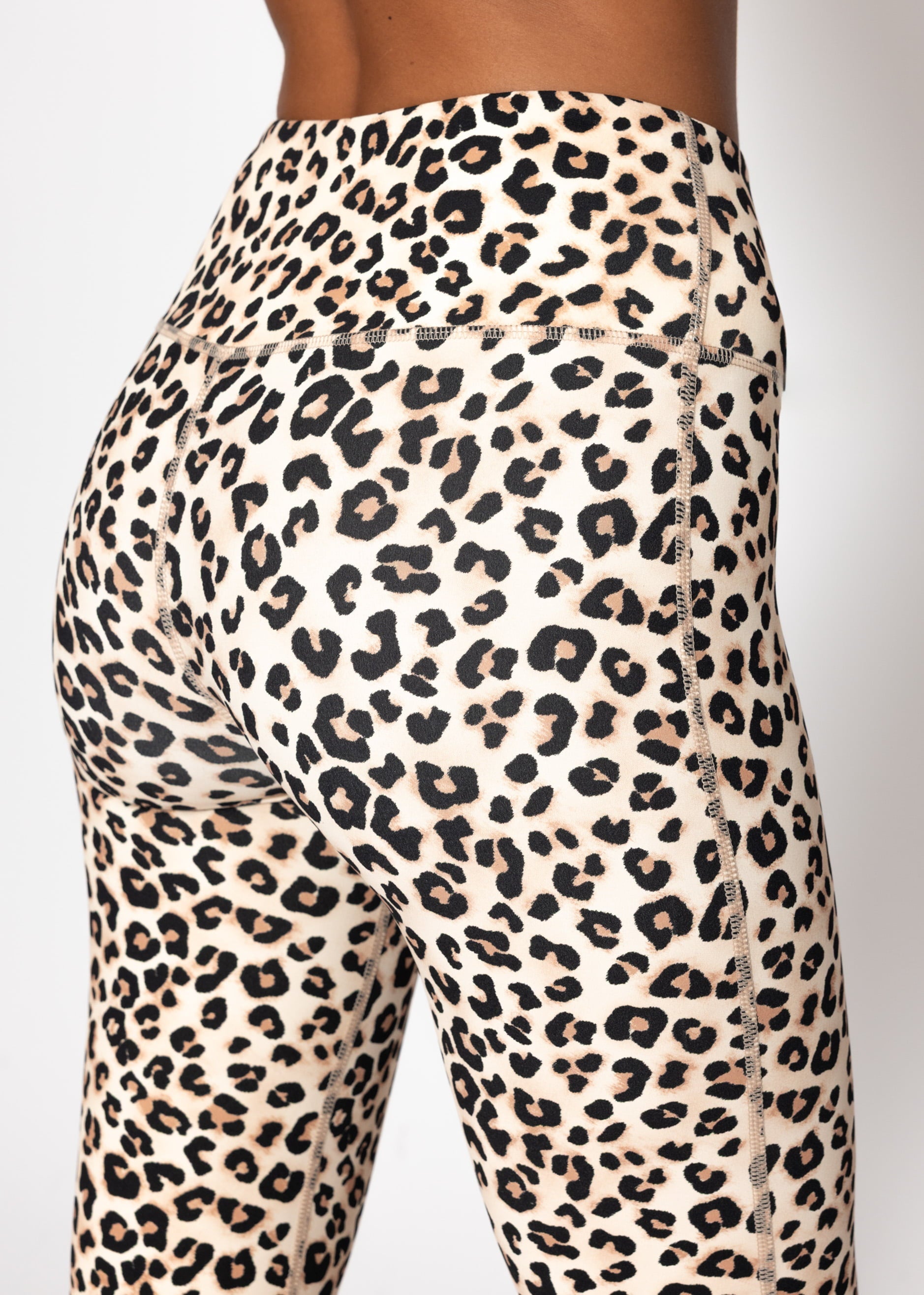 Flare Sportleggings mit Leo-Print - beige – Bekleidung > Sportbekleidung > Sport-Leggings | FormaLuxe