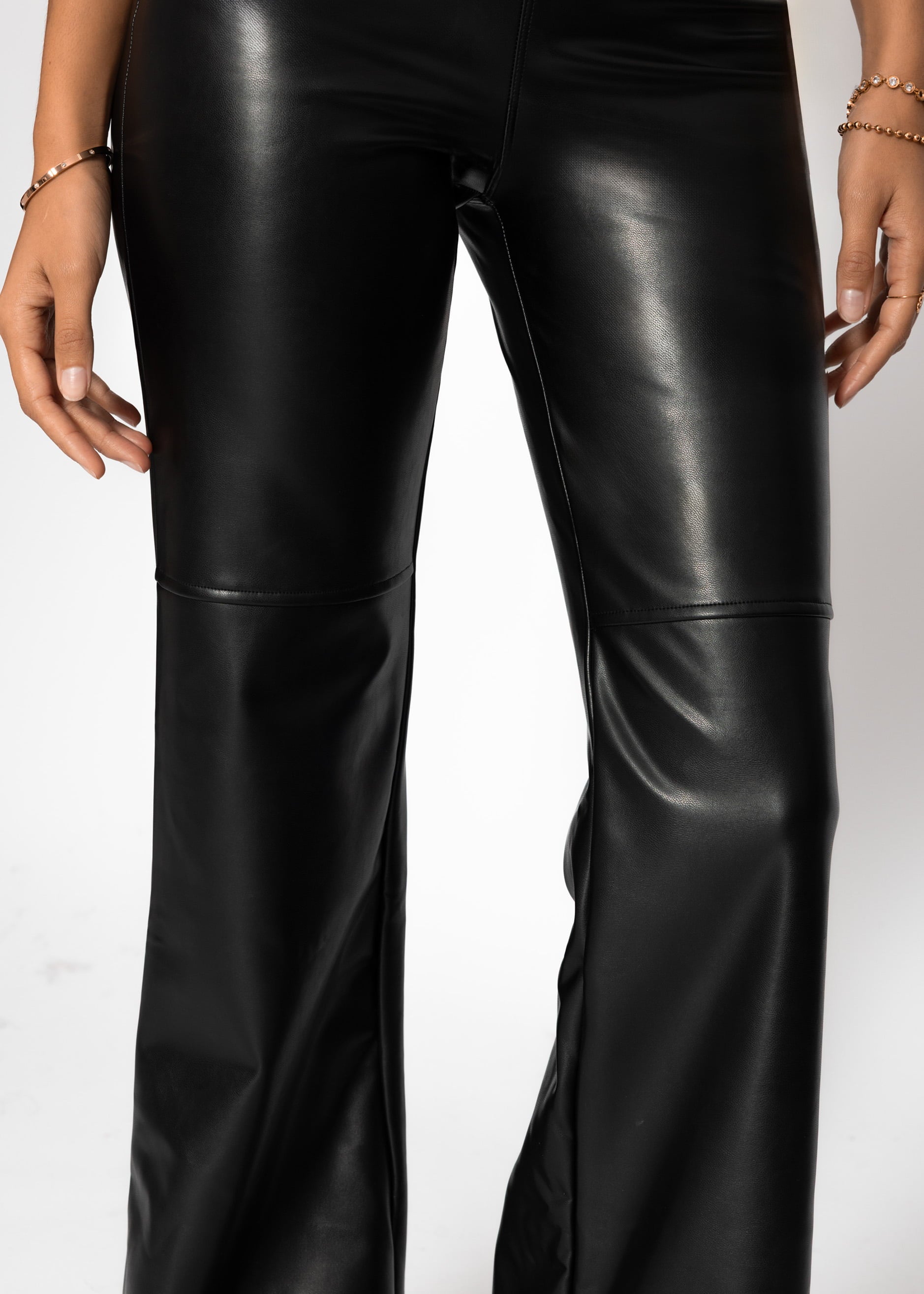High-Rise Flared Thermo Kunstleder Leggings mit breitem Bund - schwarz – Bekleidung > Leggings > Thermo | FormaLuxe