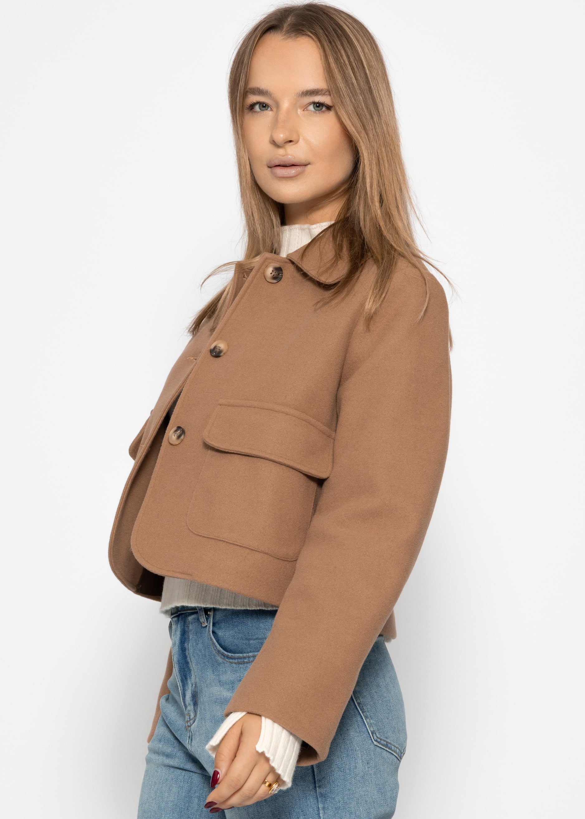 Kurze Jacke mit aufgesetzten Taschen - camel – Bekleidung > Jacken | FormaLuxe