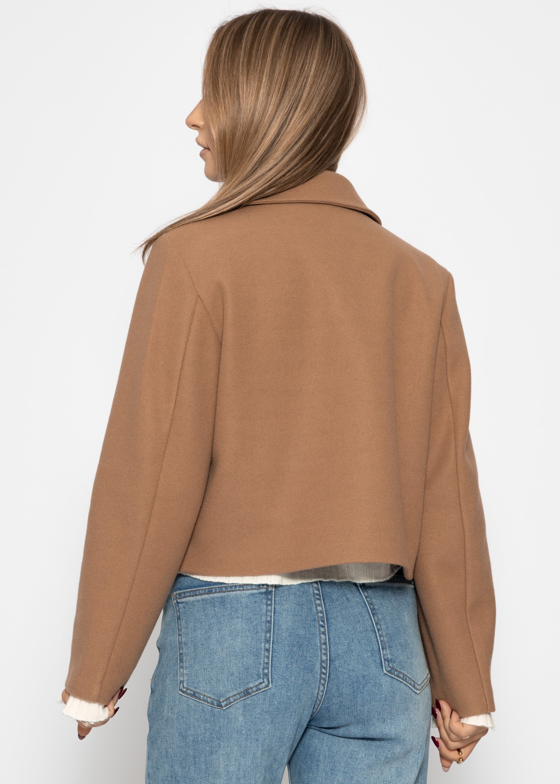 Kurze Jacke mit aufgesetzten Taschen - camel – Bekleidung > Jacken | FormaLuxe