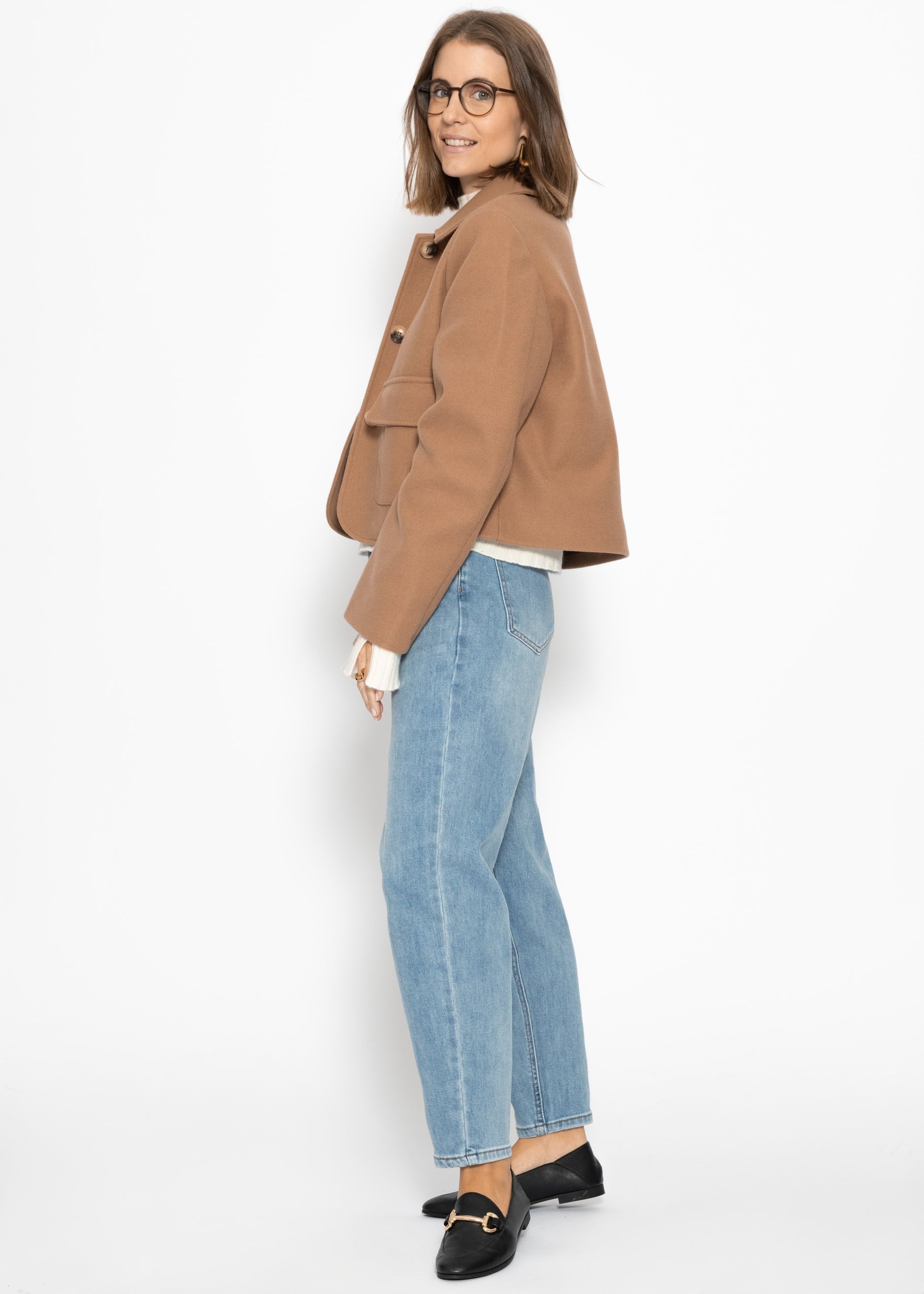 Kurze Jacke mit aufgesetzten Taschen - camel – Bekleidung > Jacken | FormaLuxe