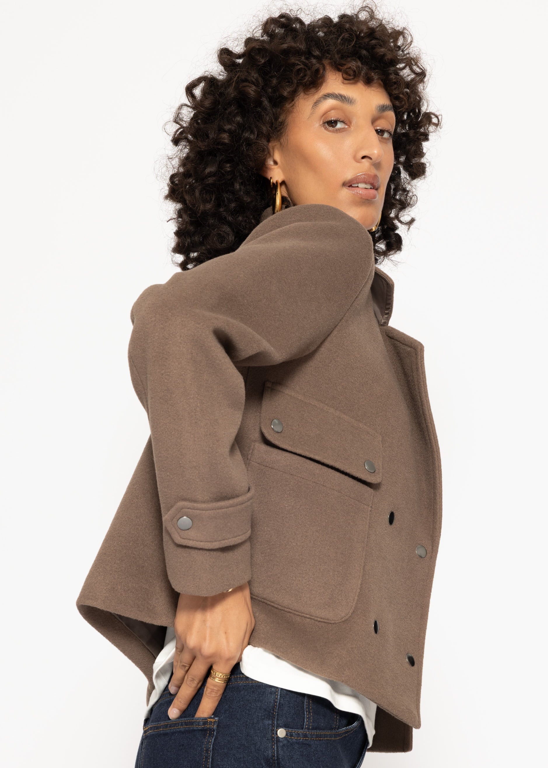 Kurze Jacke mit Reverskragen - taupe – Bekleidung > Jacken | FormaLuxe