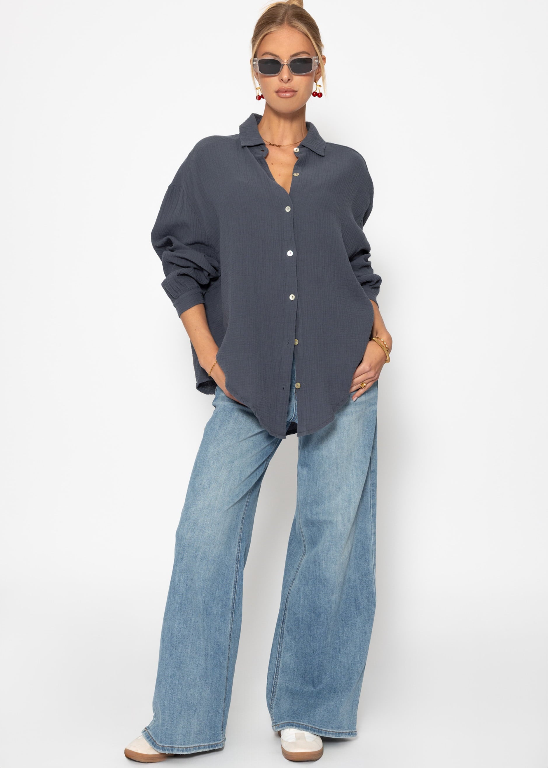 Musselin Bluse oversize, kurz, dunkelgrau – Bekleidung > Blusen > Musselin > Oversize | FormaLuxe